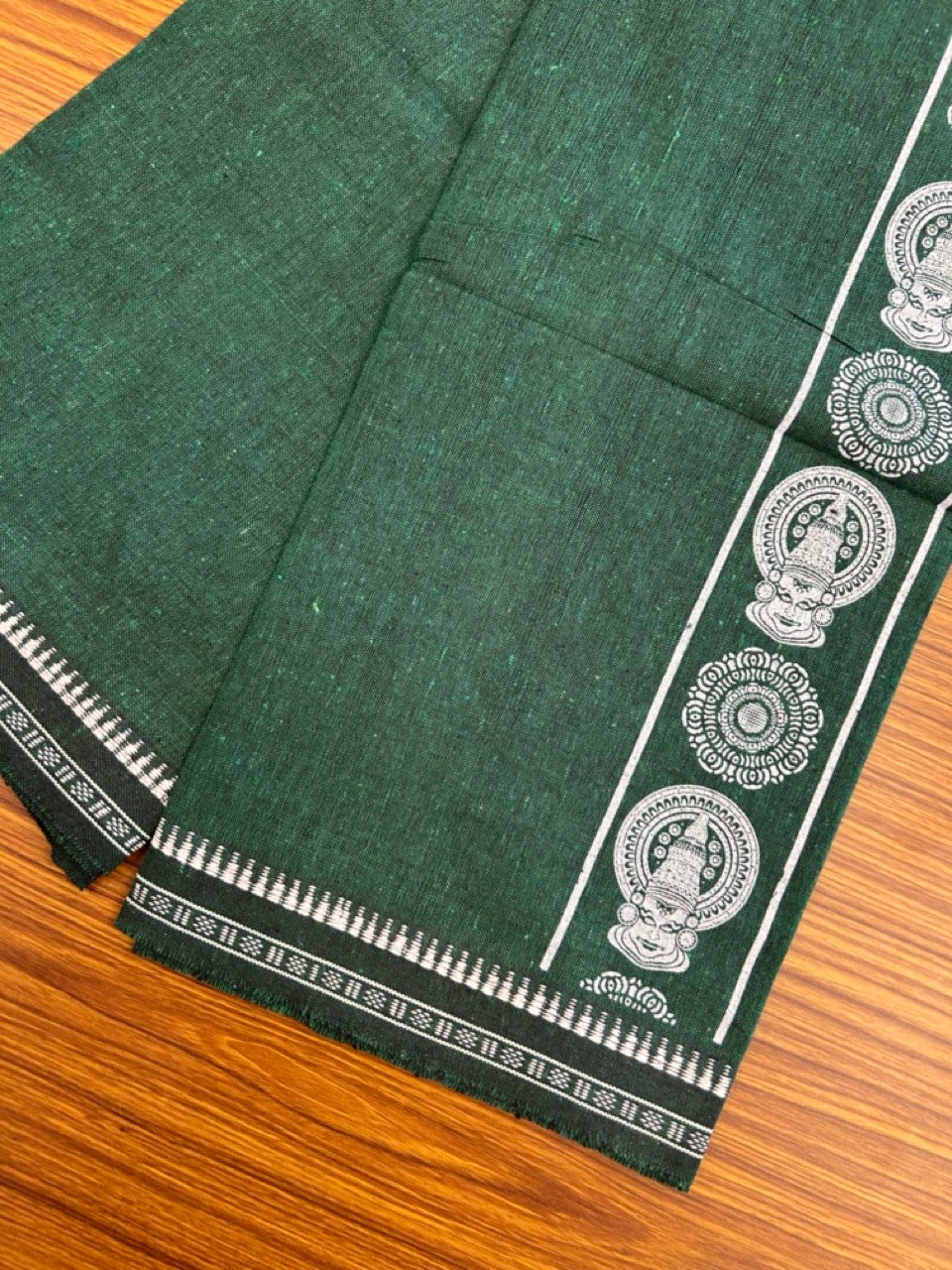 Kaitharikada - Polyster + Cotton - 20s twisted - Single Kaily / Lungi - 2.75 inch White Kadhakali Printed Kuppadam Border with Green colour body (2 meter / 4 muzham) -  58 KK8035 GAN