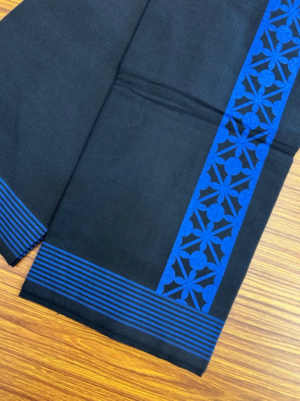 Kaitharikada - Polyster + Cotton - 20s twisted - Single Kaily / Lungi - 2.5 inch Blue Printed with Black colour body (2 meter / 4 muzham) -  69 KK8035 GAN
