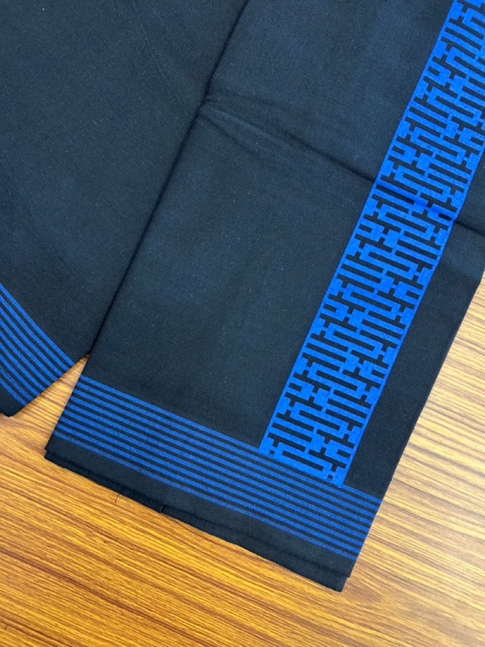 Kaitharikada - Polyster + Cotton - 20s twisted - Single Kaily / Lungi - 2.5 inch Blue Printed with Black colour body (2 meter / 4 muzham) -  70 KK8035 GAN