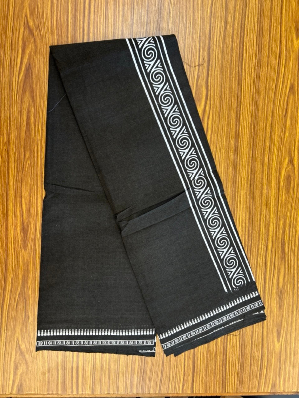 Kaitharikada - Single Kaily / Lungi - Polyster + Cotton - 20s twisted - 2.5 inch White Design printed kara with Dark Brown colour body - 113 KK8035 GAN