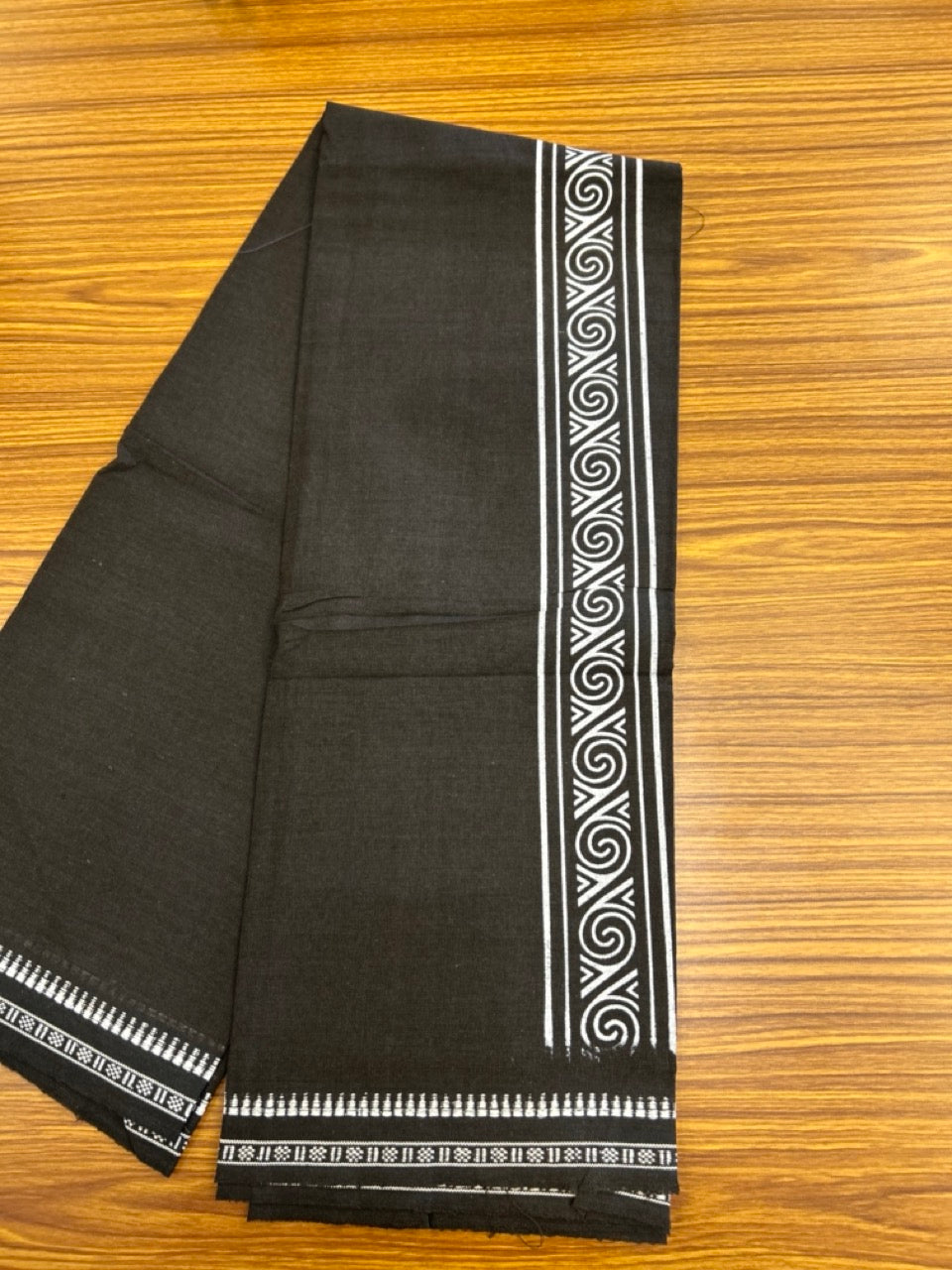 Kaitharikada - Single Kaily / Lungi - Polyster + Cotton - 20s twisted - 2.5 inch White Design printed kara with Dark Brown colour body - 113 KK8035 GAN