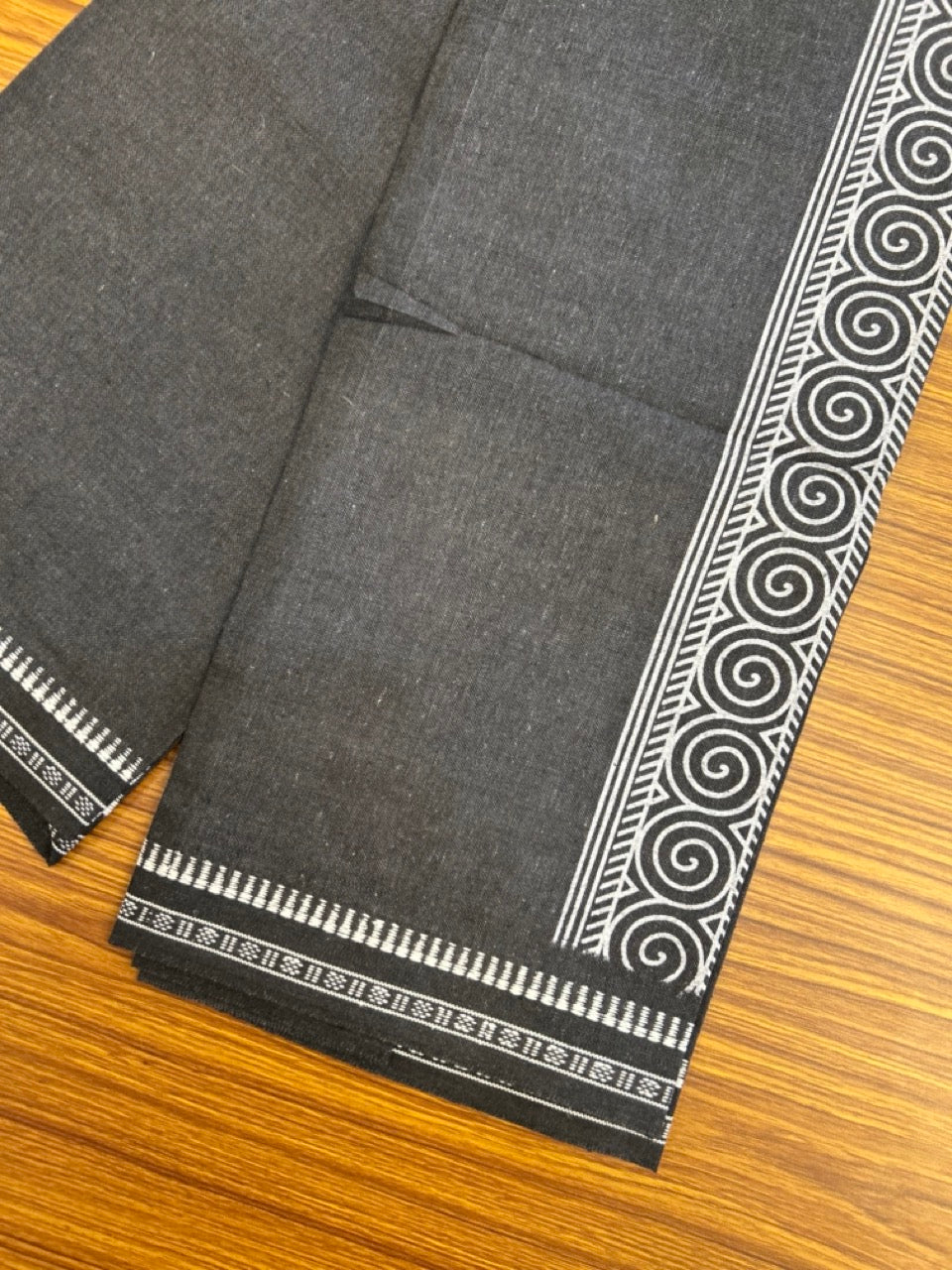 Kaitharikada - Single Kaily / Lungi - Polyster + Cotton - 20s twisted - 2.5 inch White Design printed kara with Ash Black colour body - 116 KK8035 GAN