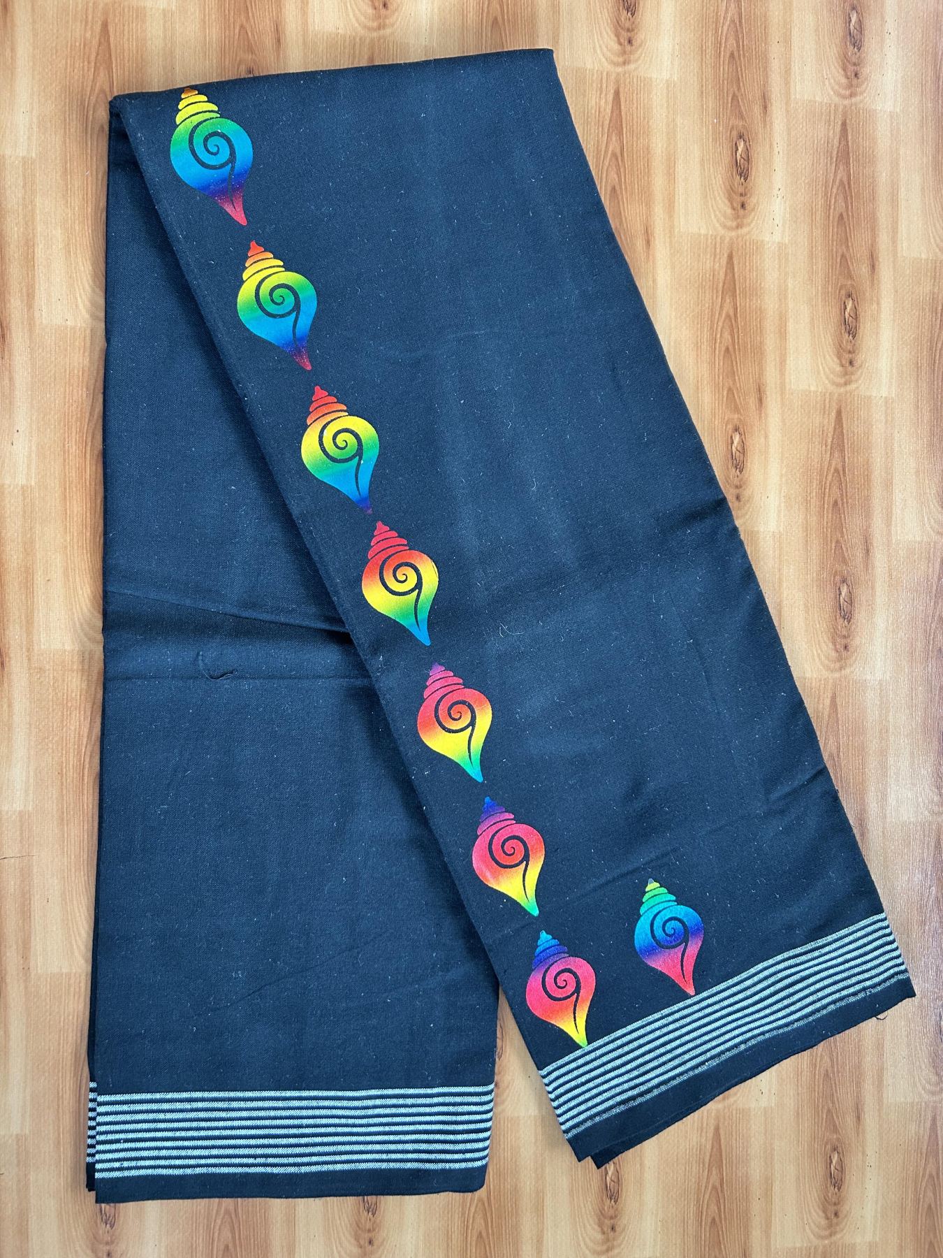 Kaitharikada - Single Kaily / Lungi - Mixed Cotton - 40s twisted - 1.5 inch Multi Colour Printed Design Kara with Black colour body (2 meter / 4 muzham) - 13 KK8061 GAN