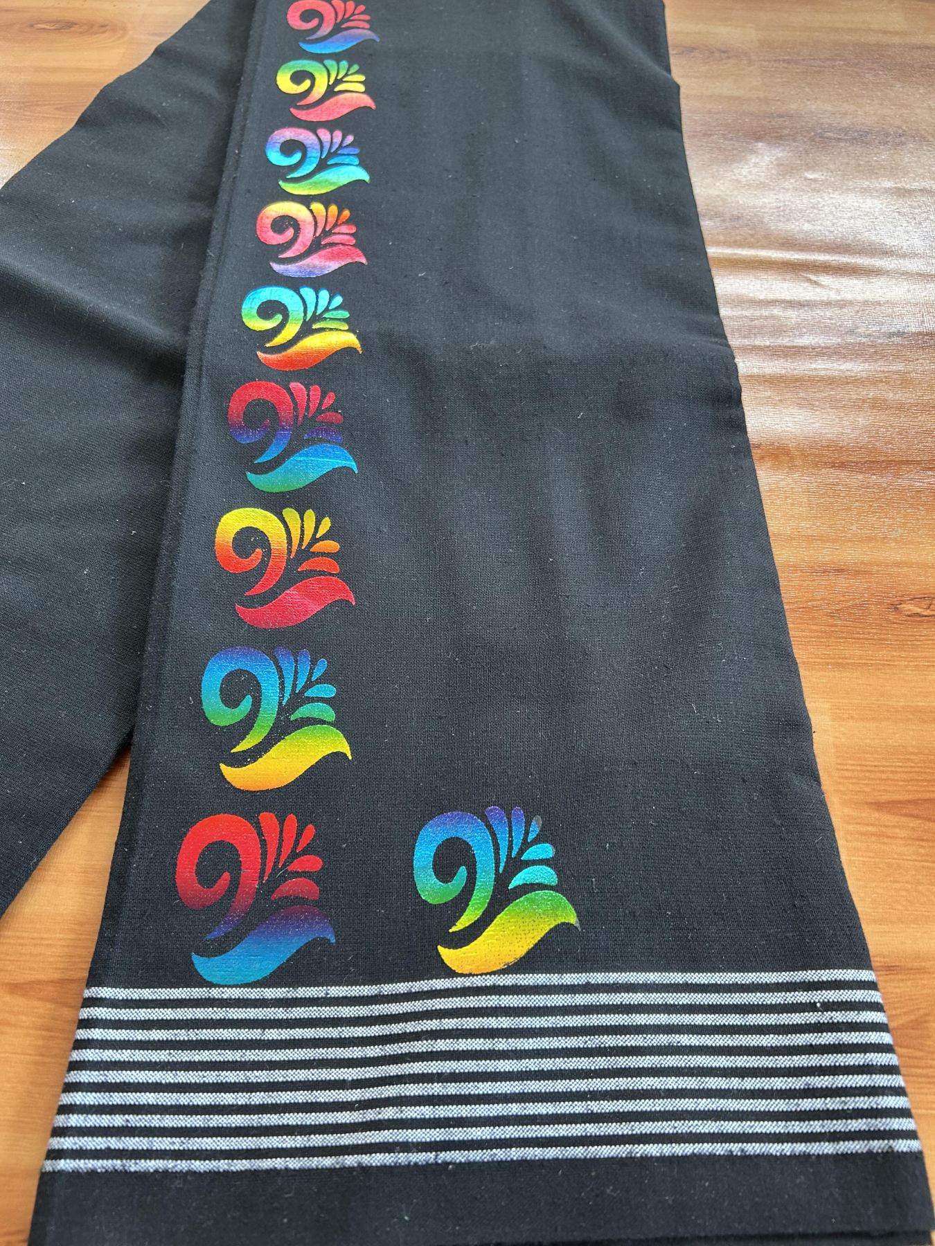 Kaitharikada - Single Kaily / Lungi - Mixed Cotton - 40s twisted - 1.5 inch Multi Colour Printed Design Kara with Black colour body (2 meter / 4 muzham) - 11 KK8061 GAN