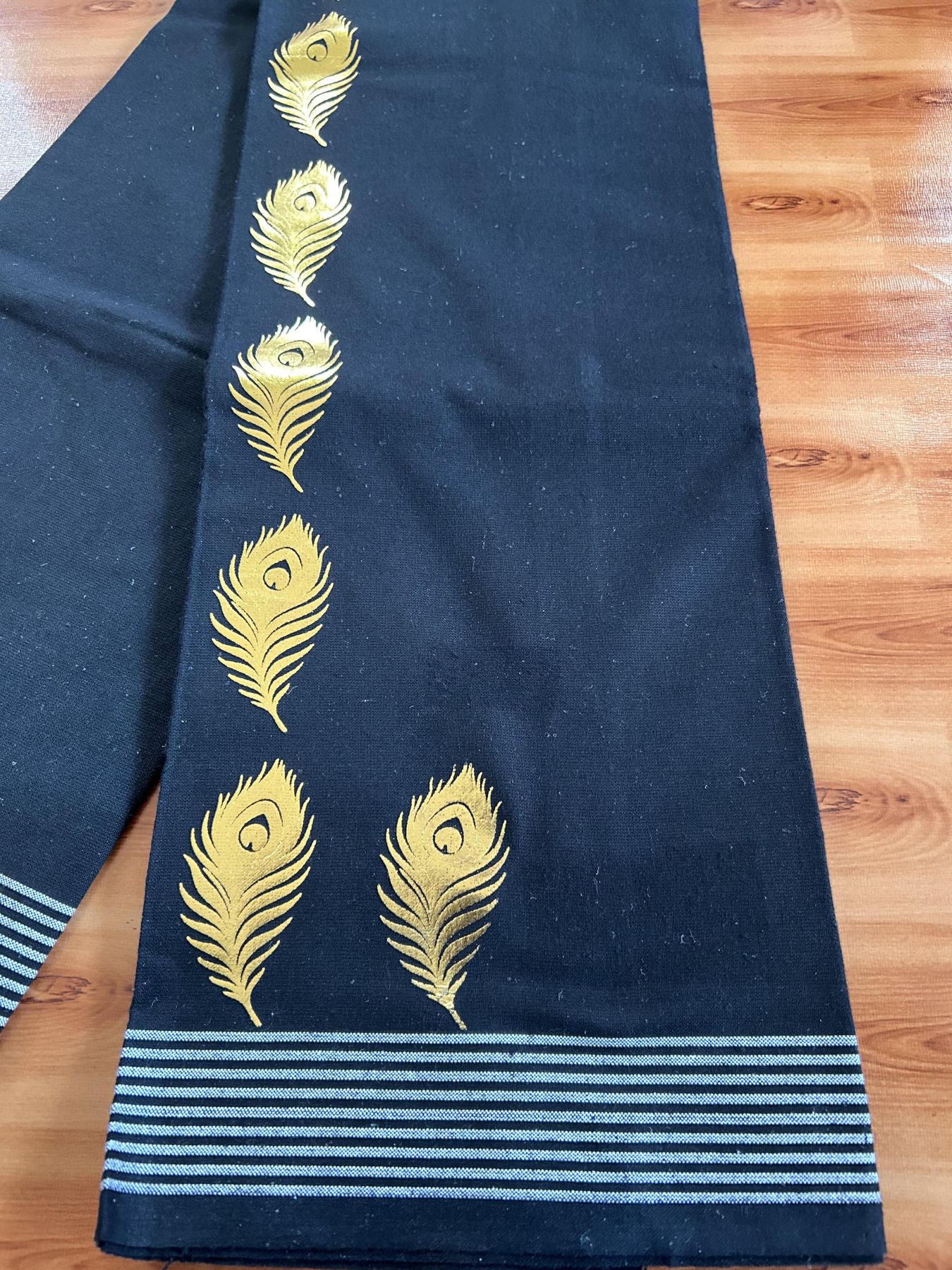 Kaitharikada - Single Kaily / Lungi - Mixed Cotton - 40s twisted - 1.25 inch Gold Kasav Peacock Feather Printed Design Kara with Black colour body (2 meter / 4 muzham) - 4 KK8061 GAN