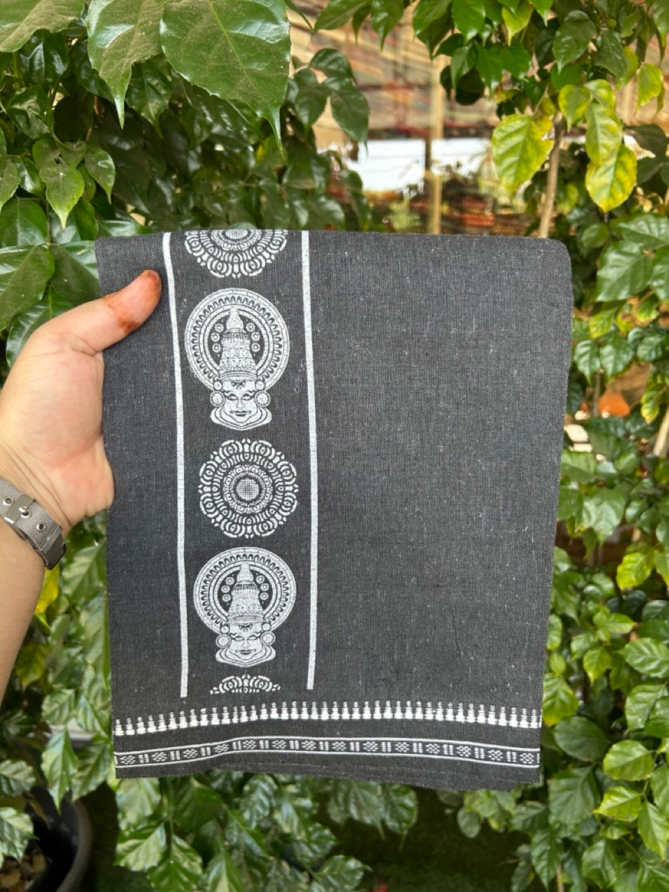 Kaitharikada - Polyster + Cotton - 20s twisted - Single Kaily / Lungi - 2.75 inch White Kadhakali Printed Kuppadam Border with Ash Black colour body (2 meter / 4 muzham) -  64 KK8035 GAN
