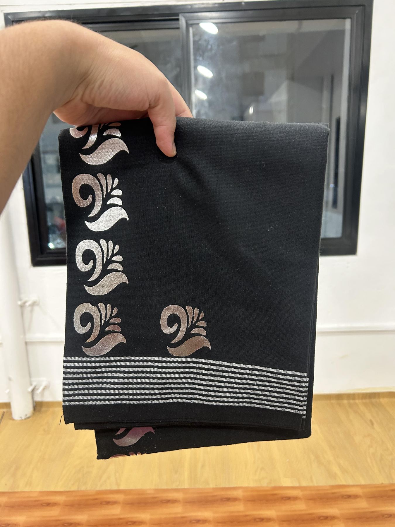 Kaitharikada - Single Kaily / Lungi - Mixed Cotton - 40s twisted - 1.5 inch Silver Kasav Printed Design Kara with Black colour body (2 meter / 4 muzham) - 10 KK8061 GAN