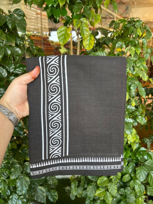 Kaitharikada - Single Kaily / Lungi - Polyster + Cotton - 20s twisted - 2.5 inch White Design printed kara with Dark Brown colour body - 113 KK8035 GAN