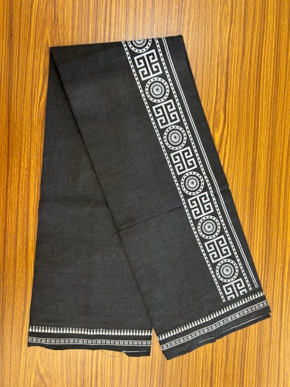 Kaitharikada - Single Kaily / Lungi - Polyster + Cotton - 20s twisted - 2.5 inch White Design printed kuppadam kara with Ash Black colour body - 90 KK8035 GAN