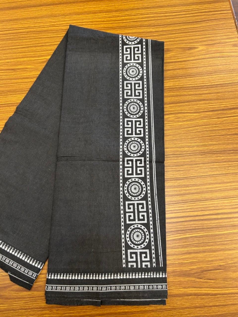 Kaitharikada - Single Kaily / Lungi - Polyster + Cotton - 20s twisted - 2.5 inch White Design printed kuppadam kara with Ash Black colour body - 90 KK8035 GAN