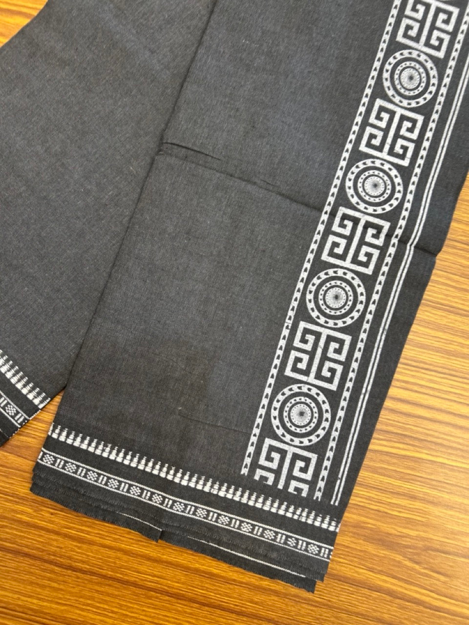 Kaitharikada - Single Kaily / Lungi - Polyster + Cotton - 20s twisted - 2.5 inch White Design printed kuppadam kara with Ash Black colour body - 90 KK8035 GAN