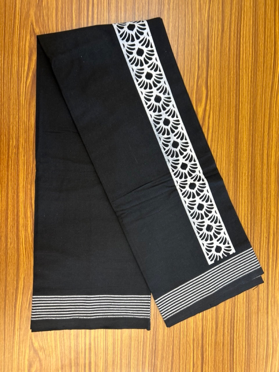 Kaitharikada - Single Kaily / Lungi - Polyster + Cotton - 20s twisted - 2.5 inch White Design printed kara with Black colour body - 104 KK8035 GAN