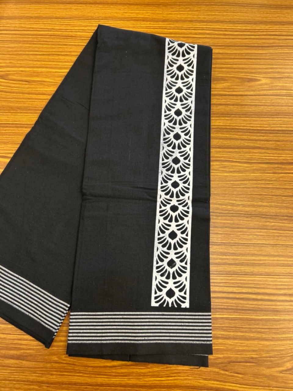 Kaitharikada - Single Kaily / Lungi - Polyster + Cotton - 20s twisted - 2.5 inch White Design printed kara with Black colour body - 104 KK8035 GAN