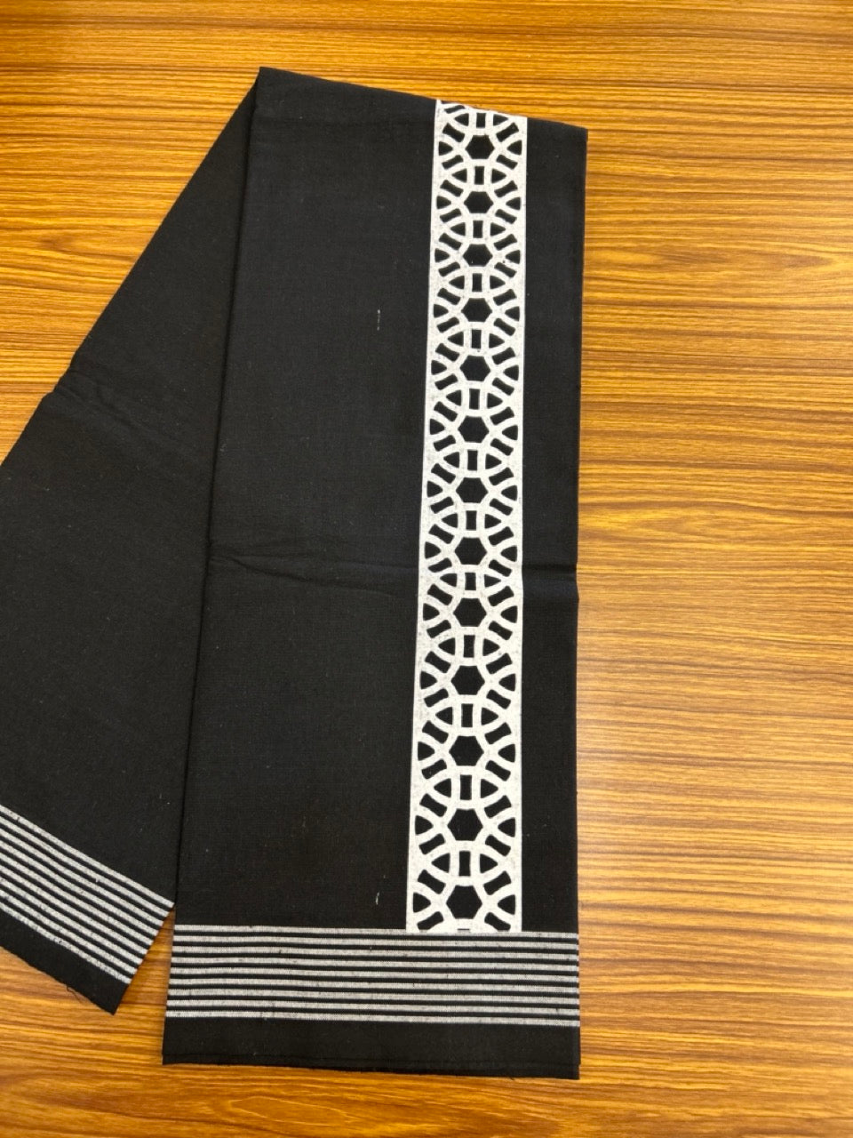 Kaitharikada - Single Kaily / Lungi - Polyster + Cotton - 20s twisted - 2.5 inch White Design printed kara with Black colour body - 106 KK8035 GAN