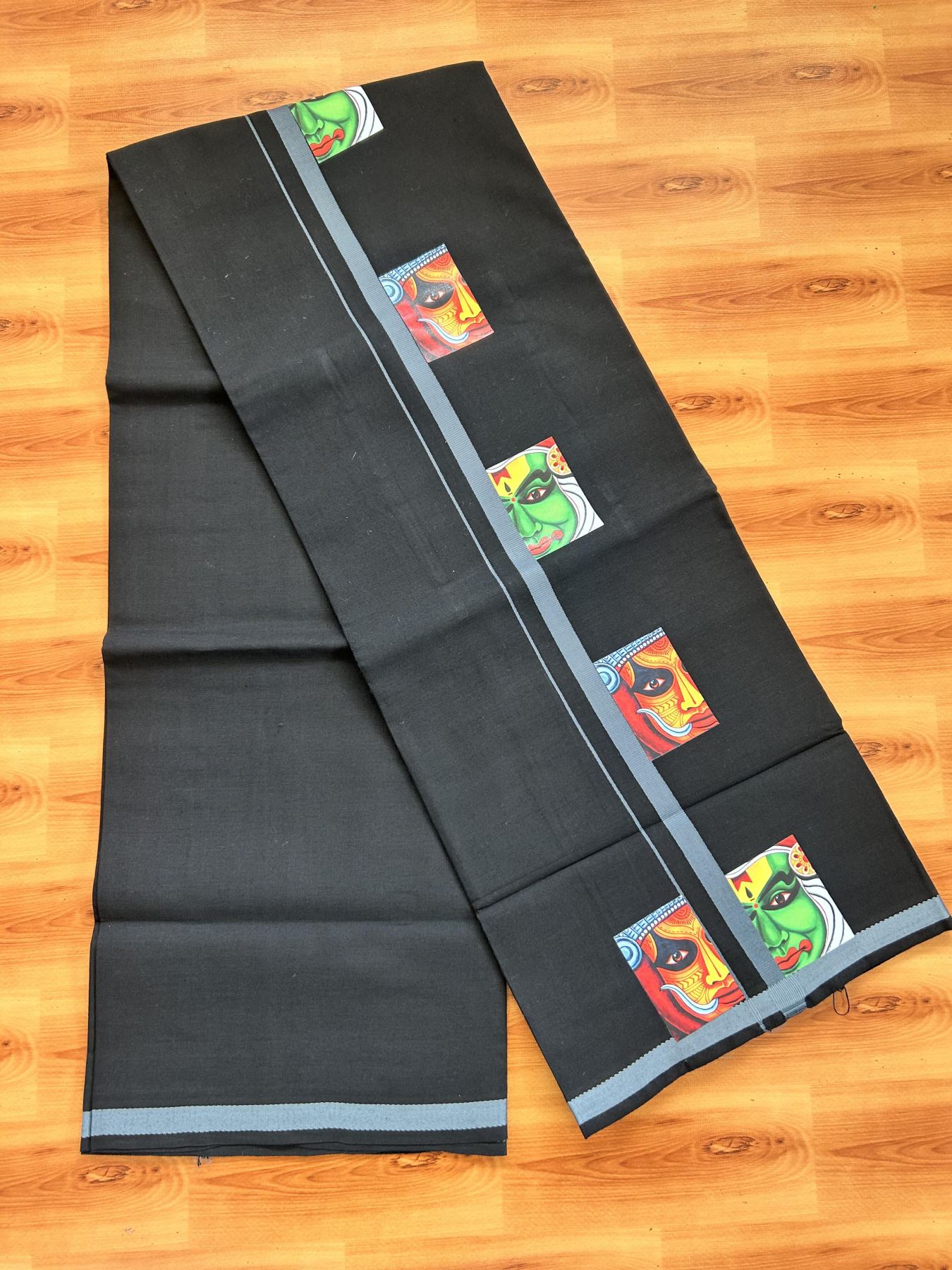 Single Kaily / Lungi- 20% Discount !! Kaitharikada - Pure Cotton - (40s) - 0.5 inch Grey Theyyam & Kathakali Printed Design Kara with Black colour Body (2 meter / 4 muzham) - 2 KK8062 GAN