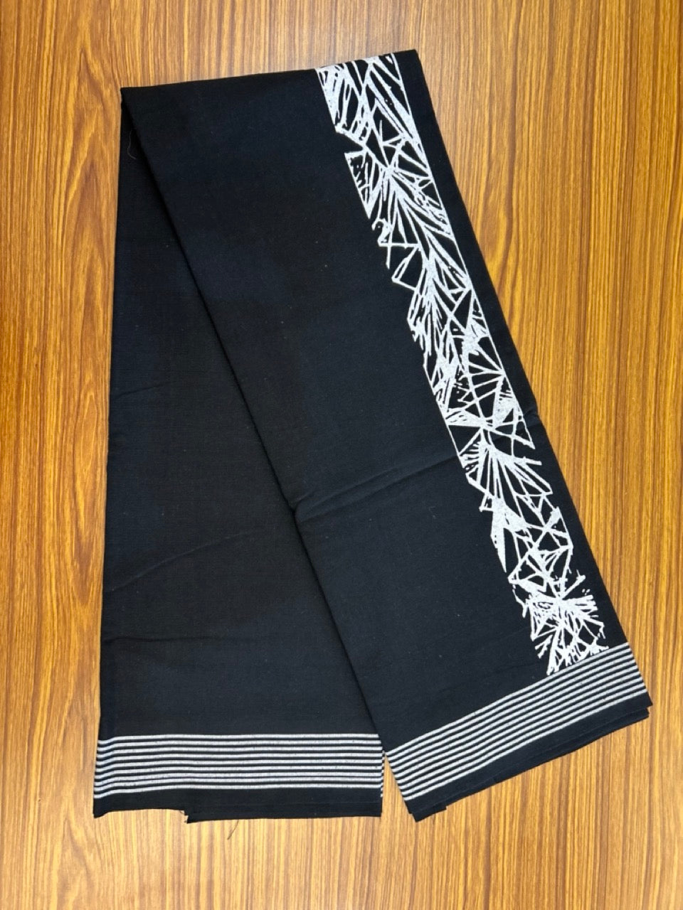 Kaitharikada - Single Kaily / Lungi - Polyster + Cotton - 20s twisted - 2.5 inch White Design printed kara with Black colour body - 102 KK8035 GAN