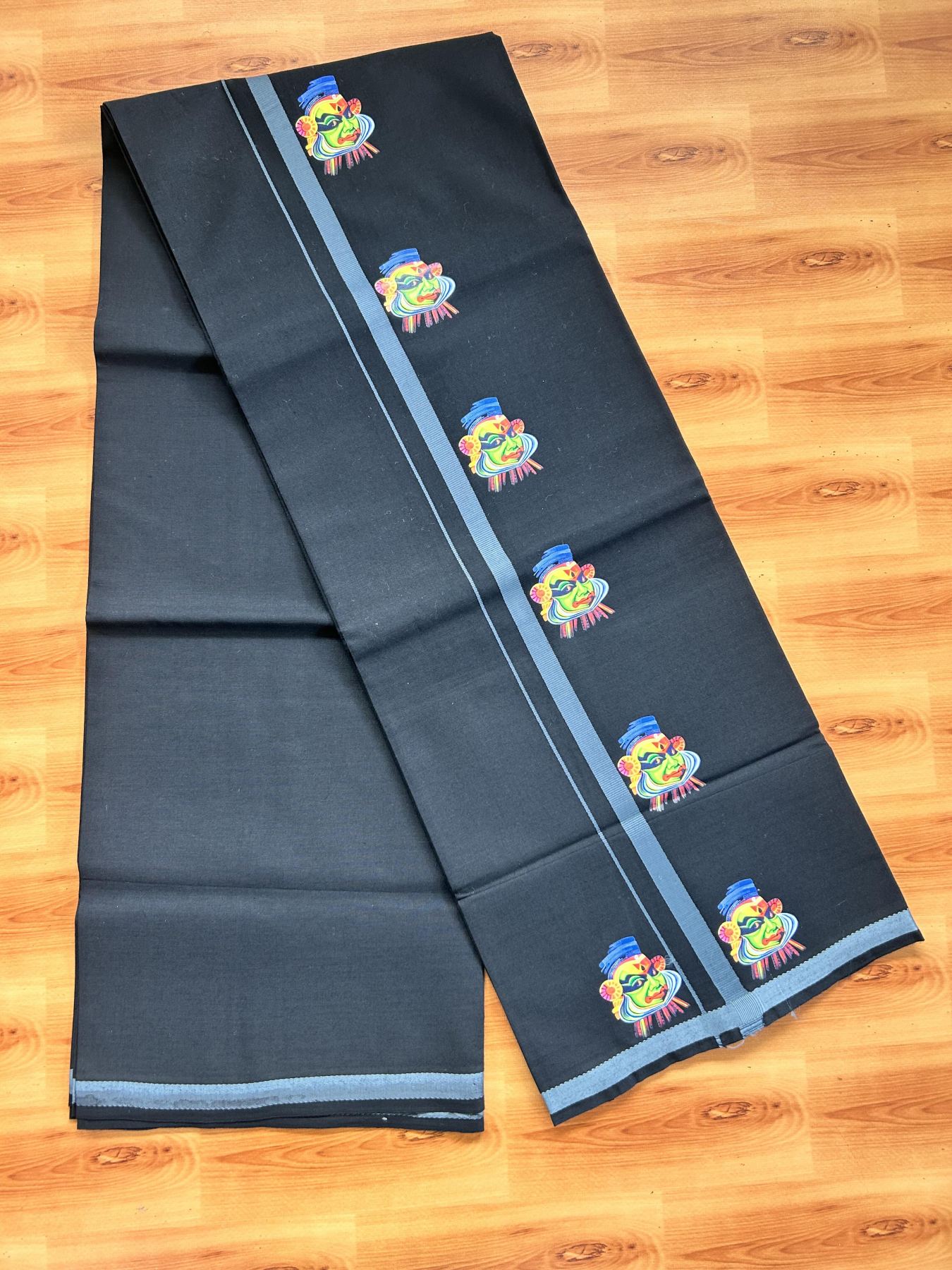 Single Kaily / Lungi- 20% Discount !! Kaitharikada - Pure Cotton - (40s) - 0.5 inch Ash Grey Kathakali Printed Design Kara with Black colour Body (2 meter / 4 muzham) - 19 KK8062 GAN