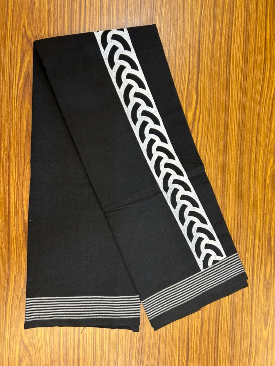 Kaitharikada - Single Kaily / Lungi - Polyster + Cotton - 20s twisted - 2.5 inch White Design printed kara with Black colour body - 103 KK8035 GAN