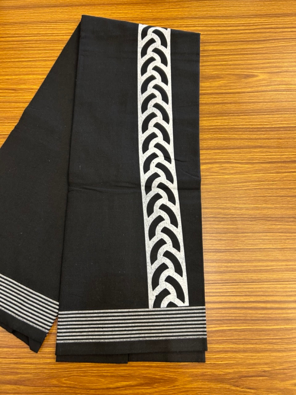 Kaitharikada - Single Kaily / Lungi - Polyster + Cotton - 20s twisted - 2.5 inch White Design printed kara with Black colour body - 103 KK8035 GAN