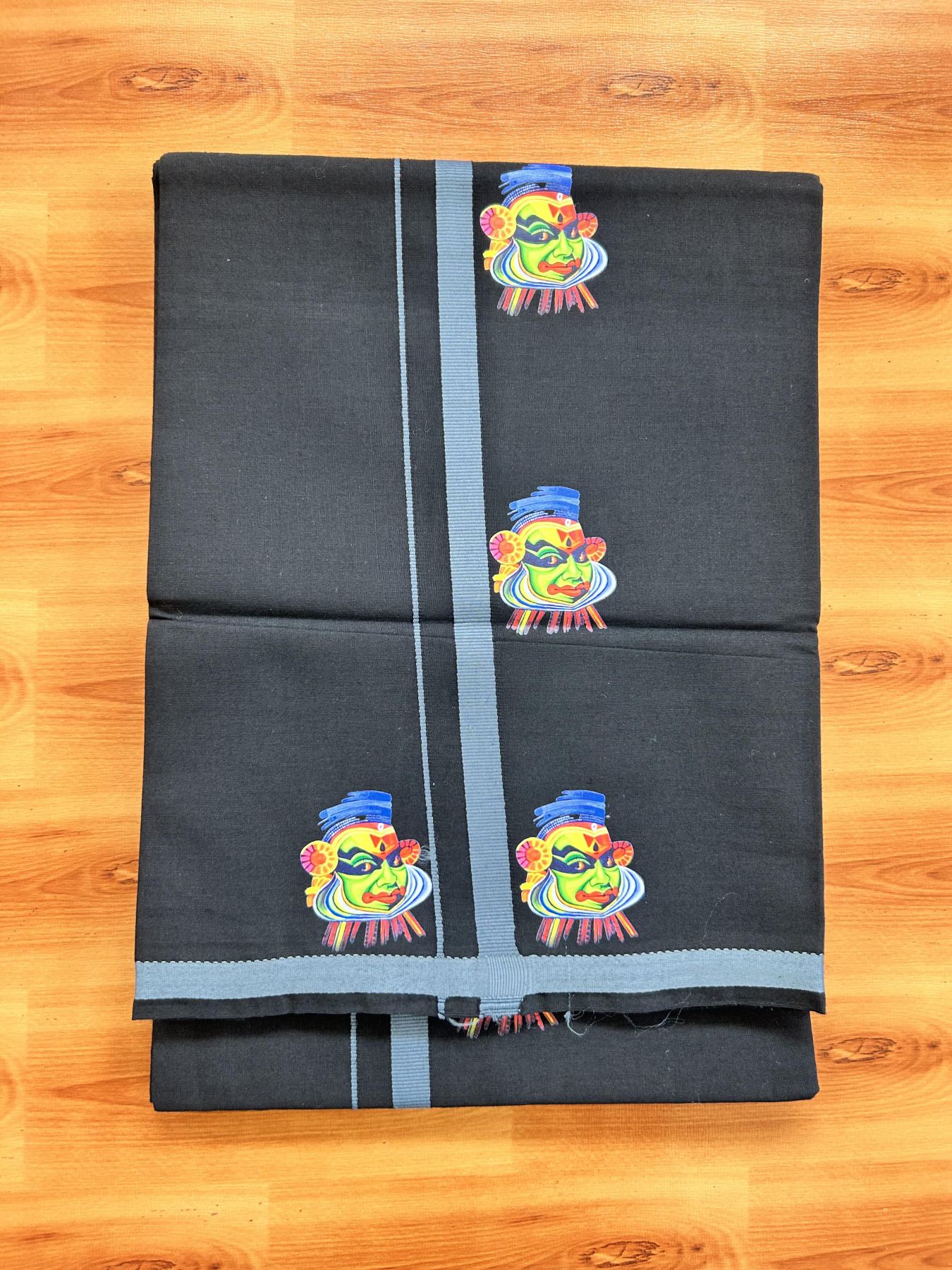 Single Kaily / Lungi- 20% Discount !! Kaitharikada - Pure Cotton - (40s) - 0.5 inch Ash Grey Kathakali Printed Design Kara with Black colour Body (2 meter / 4 muzham) - 19 KK8062 GAN