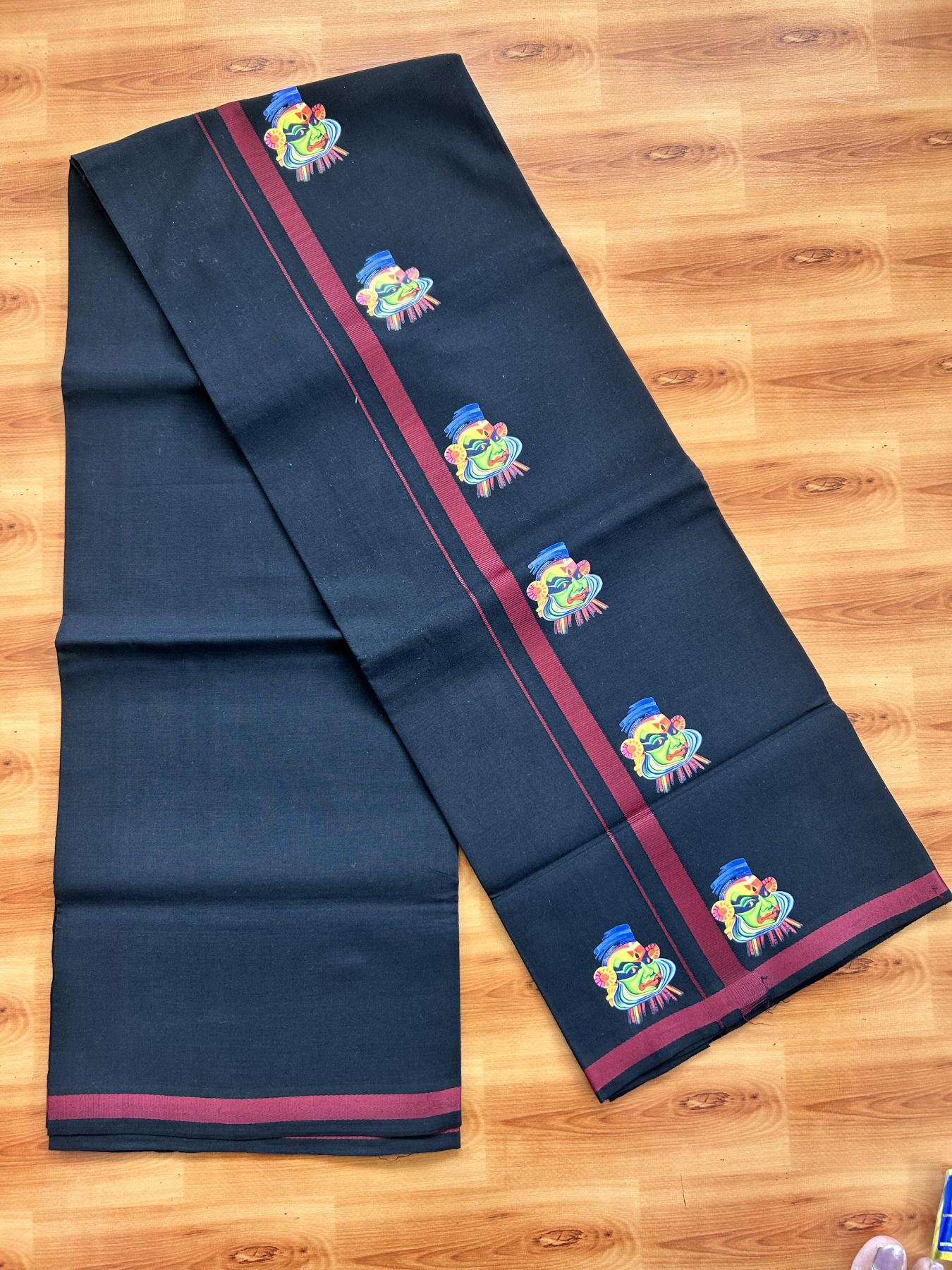 Single Kaily / Lungi- 20% Discount !! Kaitharikada - Pure Cotton - (40s) - 0.5 inch Maroon Kathakali Printed Design Kara with Black colour Body (2 meter / 4 muzham) - 16 KK8062 GAN