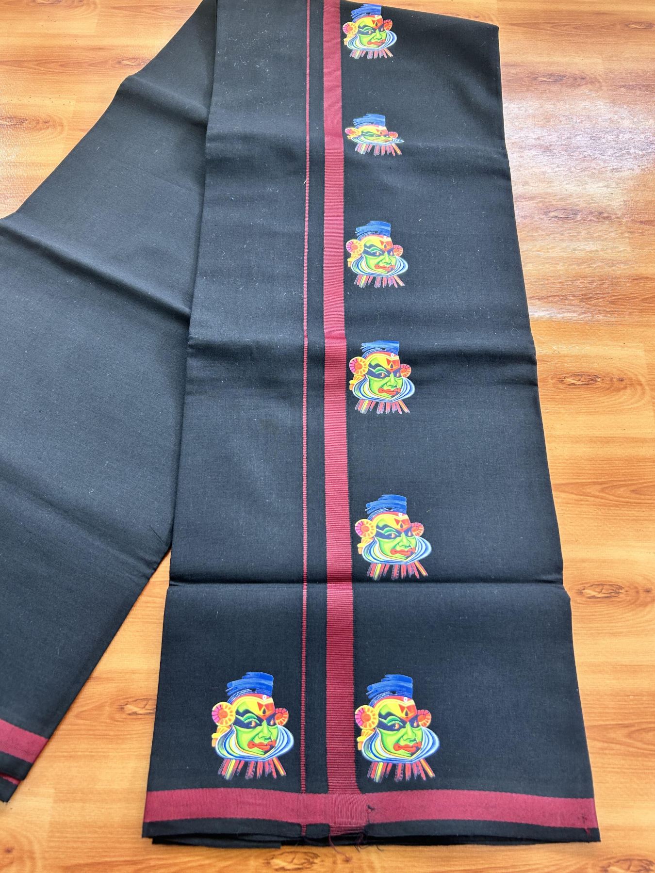 Single Kaily / Lungi- 20% Discount !! Kaitharikada - Pure Cotton - (40s) - 0.5 inch Maroon Kathakali Printed Design Kara with Black colour Body (2 meter / 4 muzham) - 16 KK8062 GAN