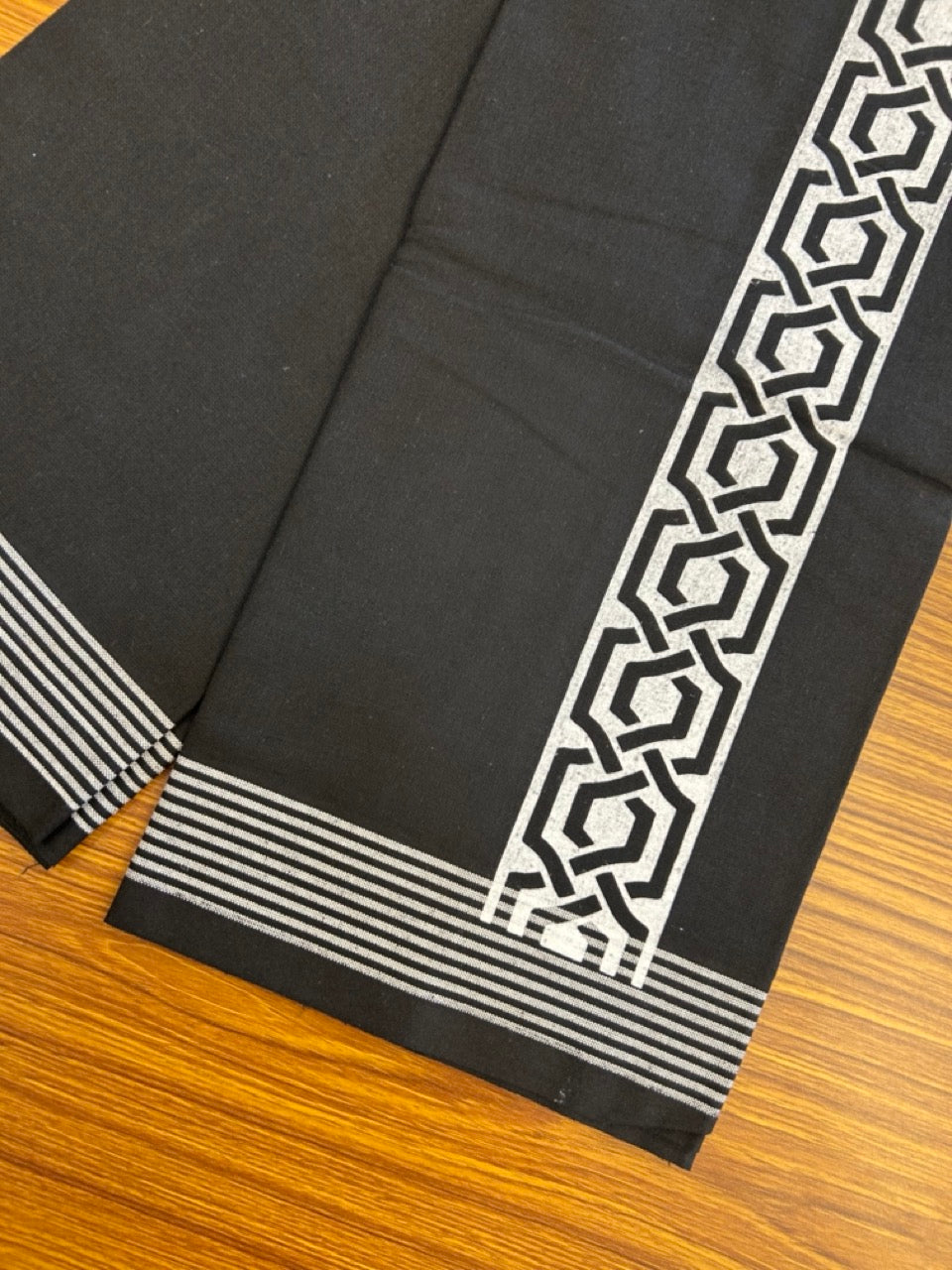 Kaitharikada - Single Kaily / Lungi - Polyster + Cotton - 20s twisted - 2.5 inch White Design printed kara with Black colour body - 107 KK8035 GAN