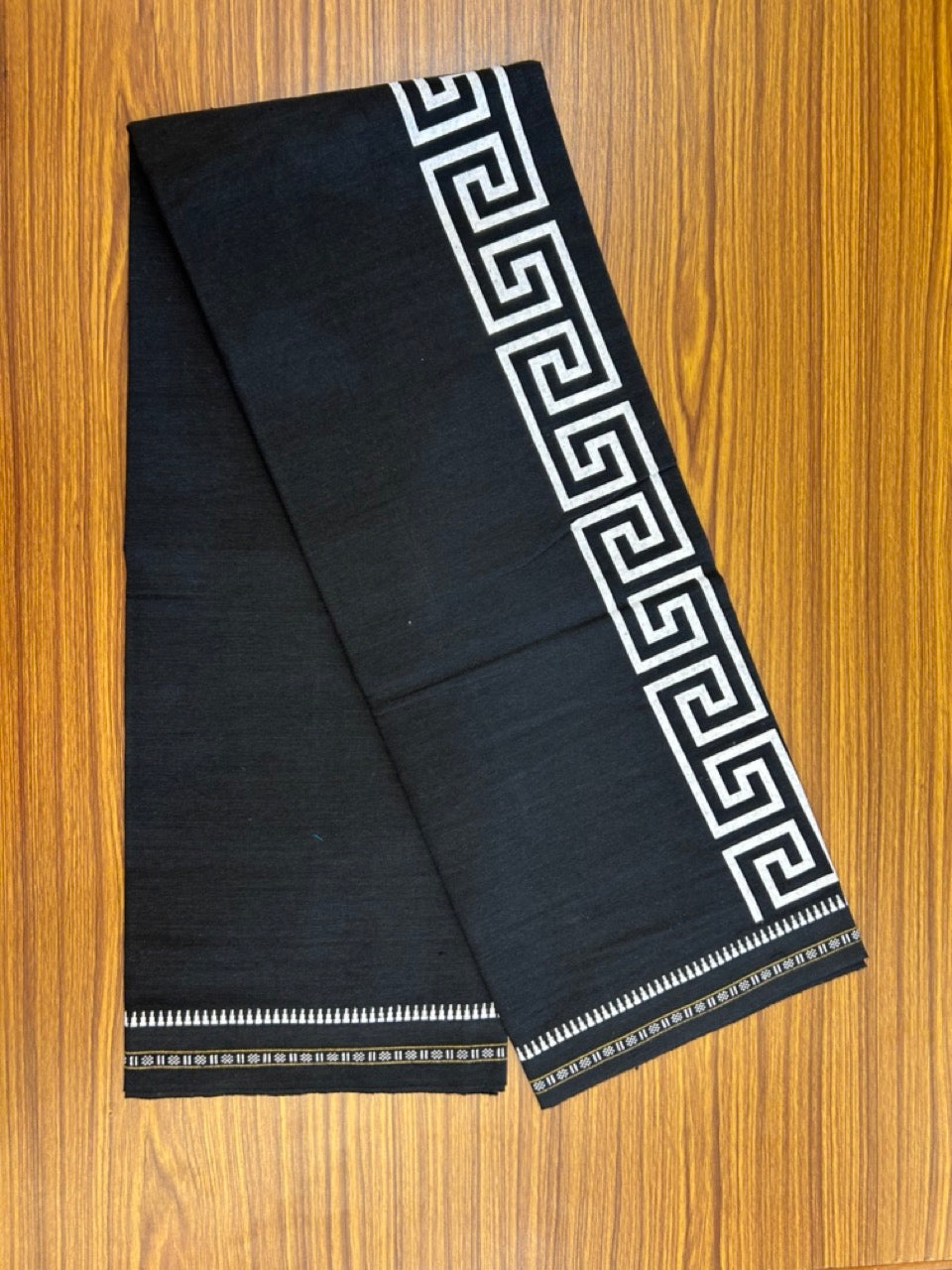Kaitharikada - Single Kaily / Lungi - Polyster + Cotton - 20s twisted - 2.5 inch White Design printed kara with Black colour body - 110 KK8035 GAN