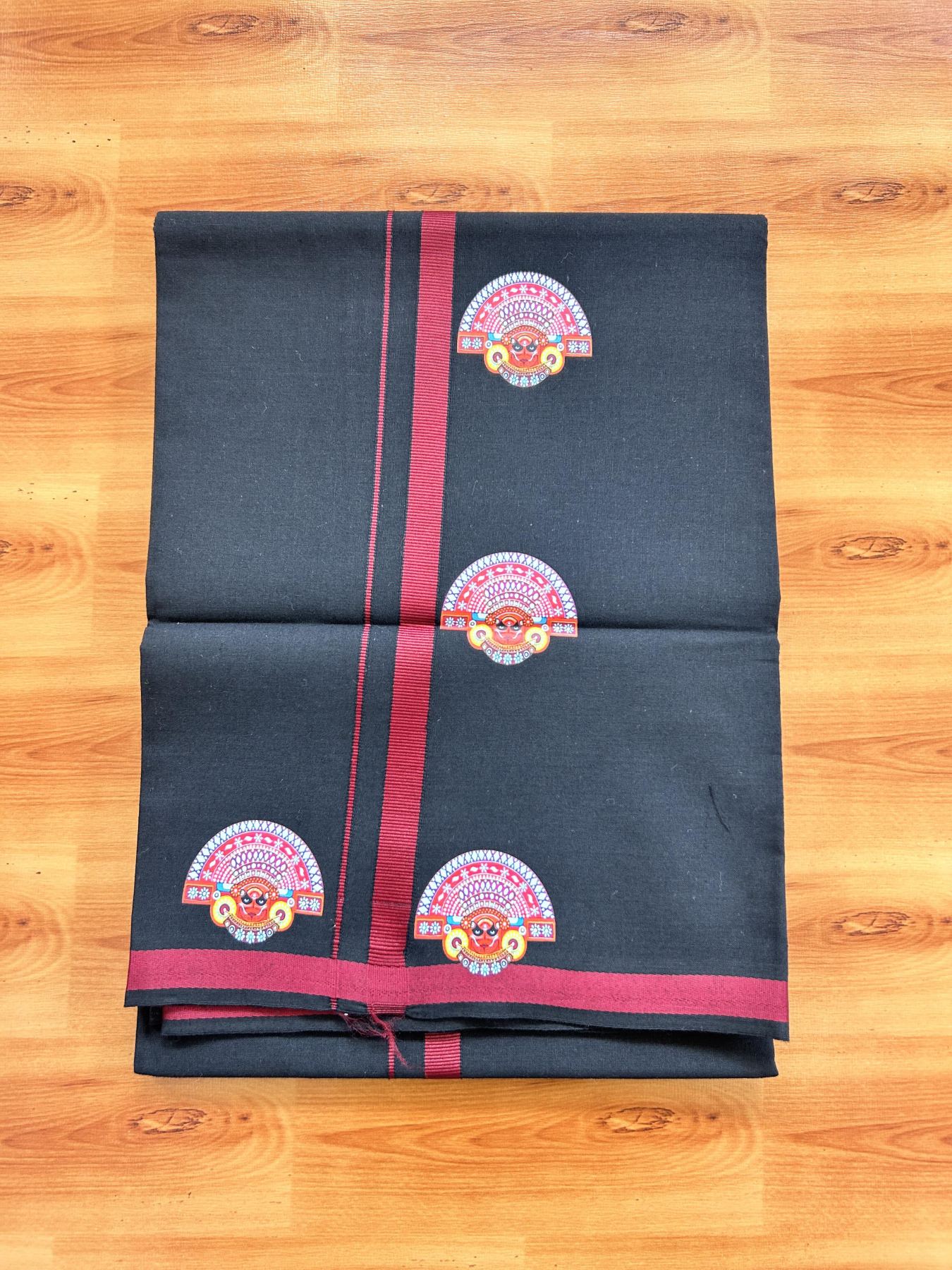 Single Kaily / Lungi- 20% Discount !! Kaitharikada - Pure Cotton - (40s) - 0.5 inch Maroon Theyyam Printed Design Kara with Black colour Body (2 meter / 4 muzham) - 13 KK8062 GAN