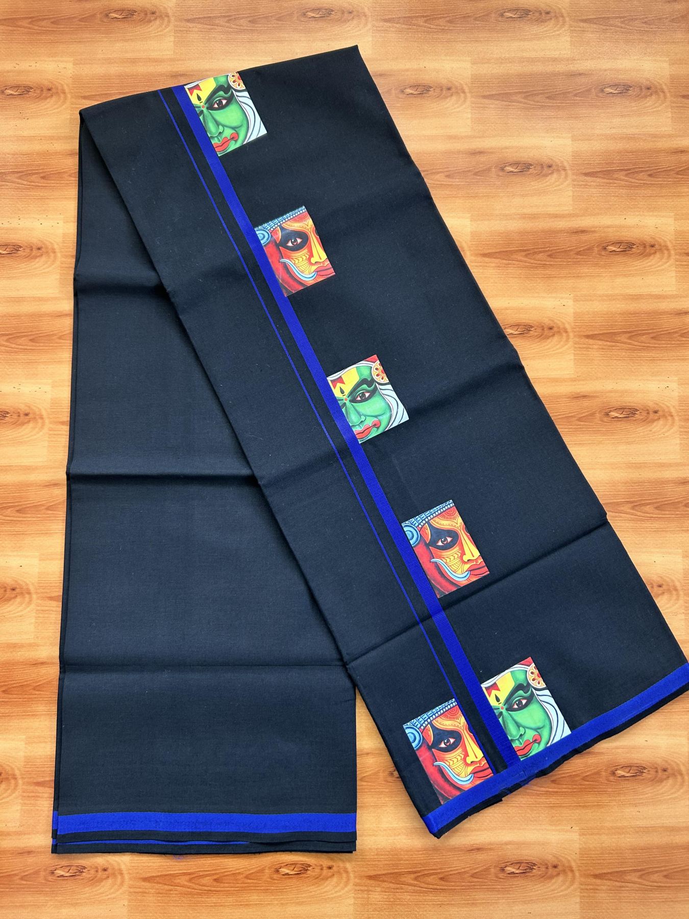 Single Kaily / Lungi- 20% Discount !! Kaitharikada - Pure Cotton - (40s) - 0.5 inch Blue Theyyam & Kathakali Printed Design Kara with Black colour Body (2 meter / 4 muzham) - 4 KK8062 GAN