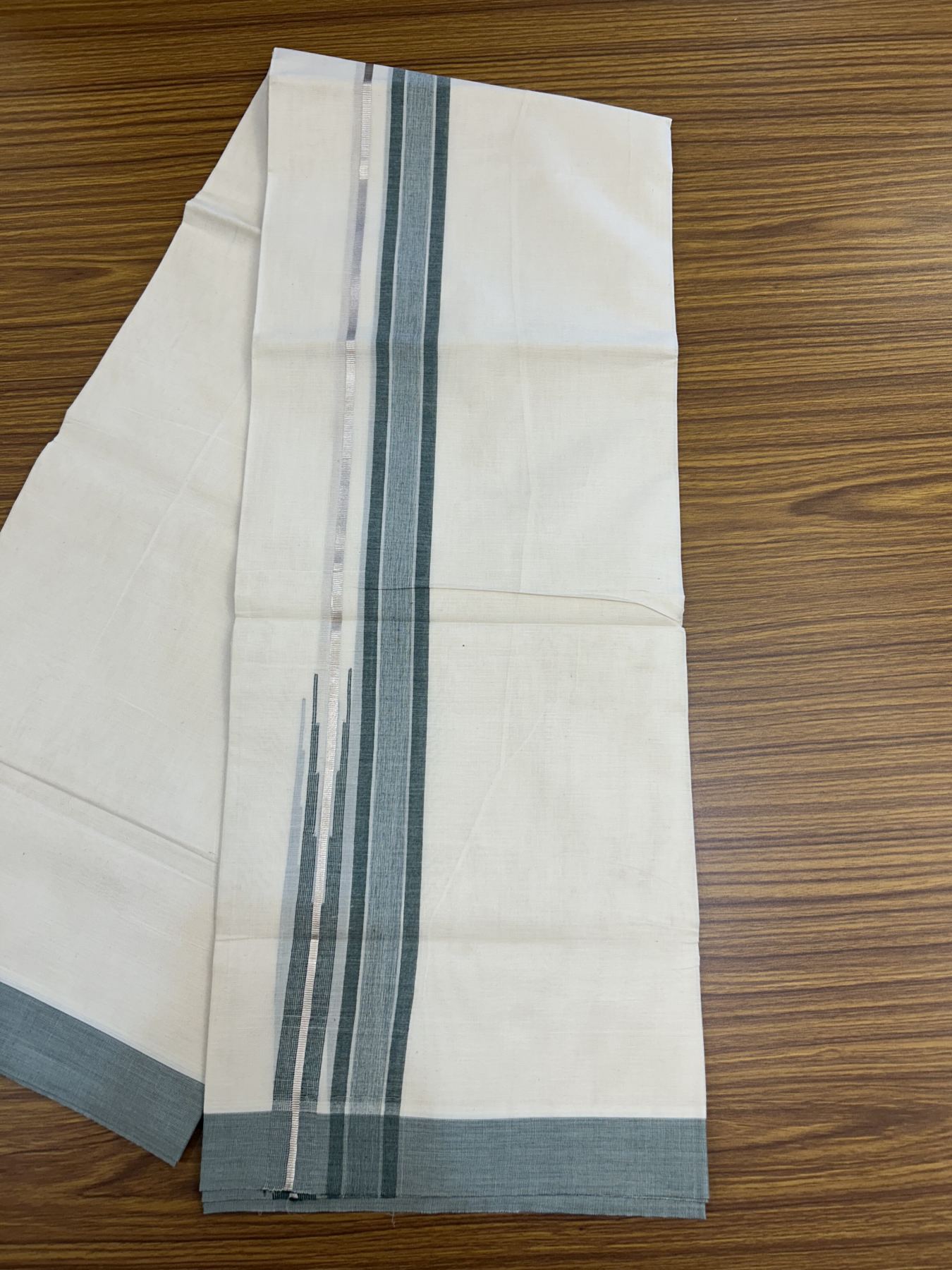 20% Discount ! Kaitharikada Balaramapuram 100% Pure Cotton Double Off white (Unbleached) Mundu/Dhoti - 100x80 - 1.25 inch Silver Kasav & Green Shaded Stripes Chutty Kara 3.90 mtr (8 muzham) - 31 KK5318 PMC