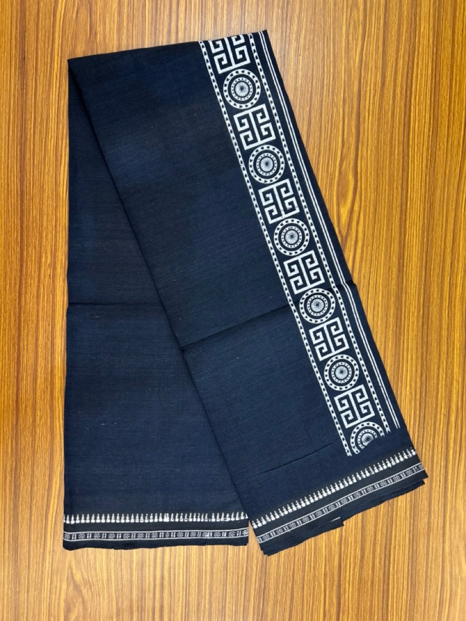 Kaitharikada - Single Kaily / Lungi - Polyster + Cotton - 20s twisted - 2.5 inch White Design printed kara with Navy Blue colour body - 112 KK8035 GAN