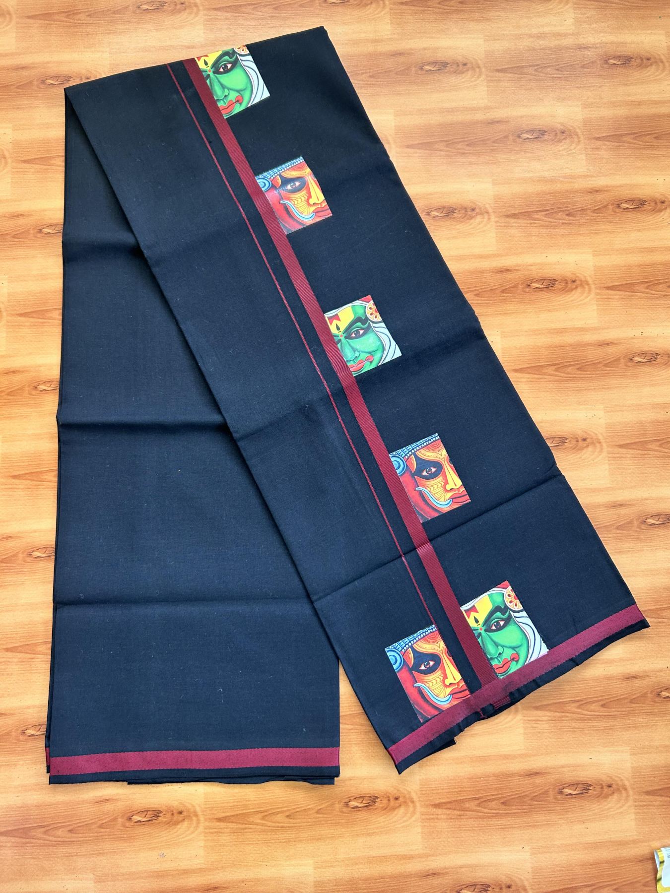 Single Kaily / Lungi- 20% Discount !! Kaitharikada - Pure Cotton - (40s) - 0.5 inch Maroon Theyyam & Kathakali Printed Design Kara with Black colour Body (2 meter / 4 muzham) - 5 KK8062 GAN