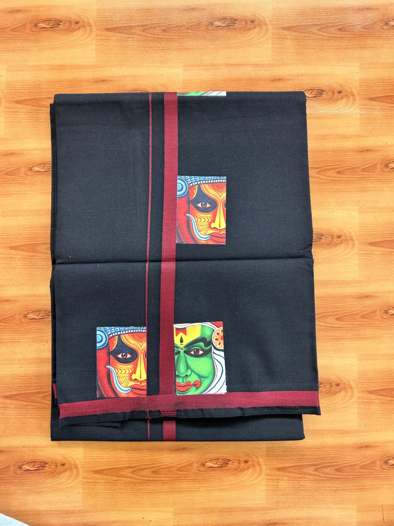 Single Kaily / Lungi- 20% Discount !! Kaitharikada - Pure Cotton - (40s) - 0.5 inch Maroon Theyyam & Kathakali Printed Design Kara with Black colour Body (2 meter / 4 muzham) - 5 KK8062 GAN