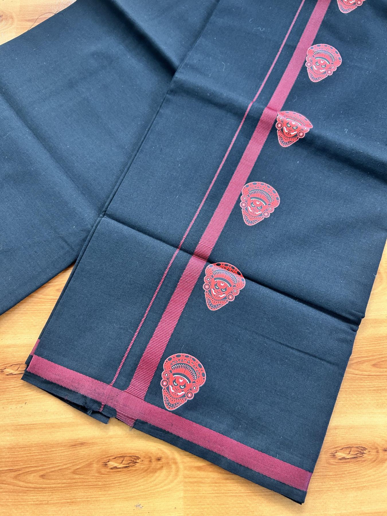Single Kaily / Lungi- 20% Discount !! Kaitharikada - Pure Cotton - (40s) - 0.5 inch Maroon Theyyam Printed Design Kara with Black colour Body (2 meter / 4 muzham) - 10 KK8062 GAN