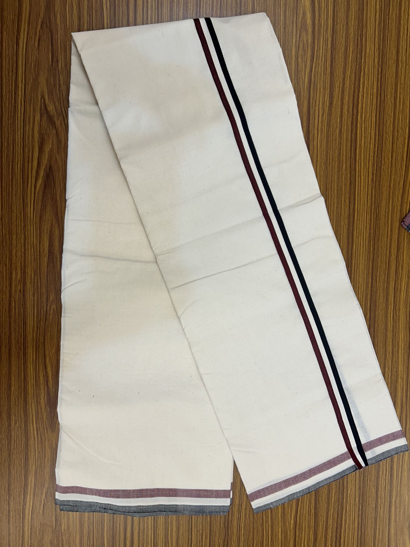 Admk Veshti - 25%Discount !! Signature Kaitharikada Exclusive Single Dhoti - 100% Cotton Balaramapuram Handloom Single Mundu/Dhoti - Off White - (Unbleached) 0.75 inch Black White & Maroon kara (2 meter / 4 muzham)- 41 KK5318 KAI