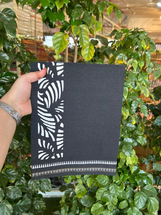 Kaitharikada - Single Kaily / Lungi - Polyster + Cotton - 20s twisted - 2.5 inch White Design printed kuppadam kara with Black colour body - 98 KK8035 GAN