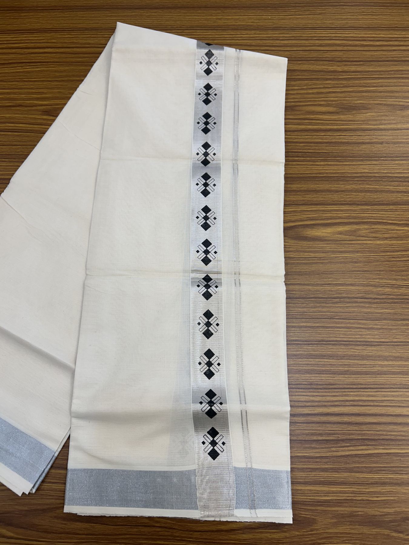 22% Discount!! KaithariKada Balaramapuram 100% Cotton Double Off White - (Ubleached) Mundu/Dhoti - 80x80 - 1.5 inch Silver Kasavu & Black Printed Design Kara - 35 KK5318 GAN