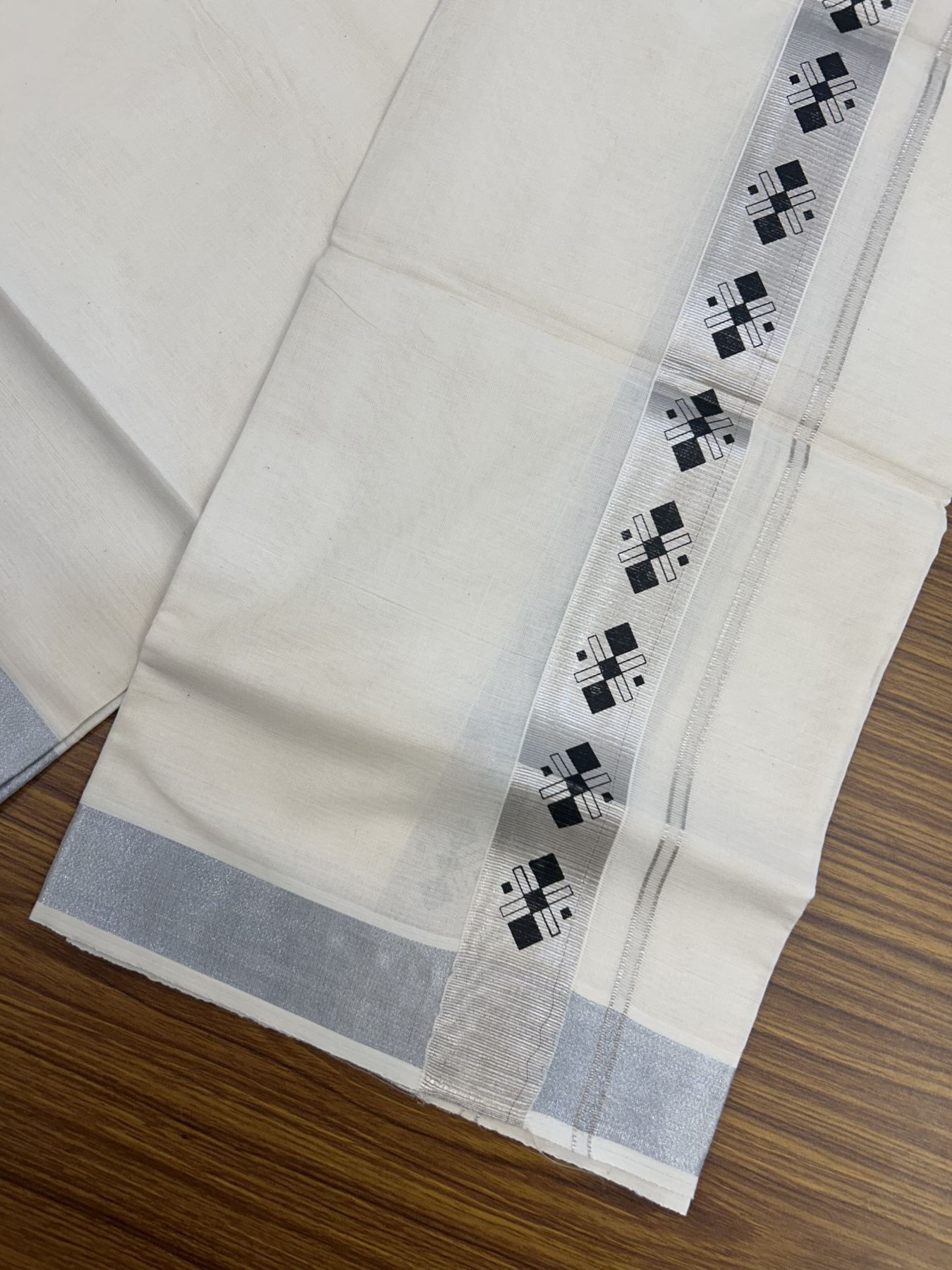 22% Discount!! KaithariKada Balaramapuram 100% Cotton Double Off White - (Ubleached) Mundu/Dhoti - 80x80 - 1.5 inch Silver Kasavu & Black Printed Design Kara - 35 KK5318 GAN