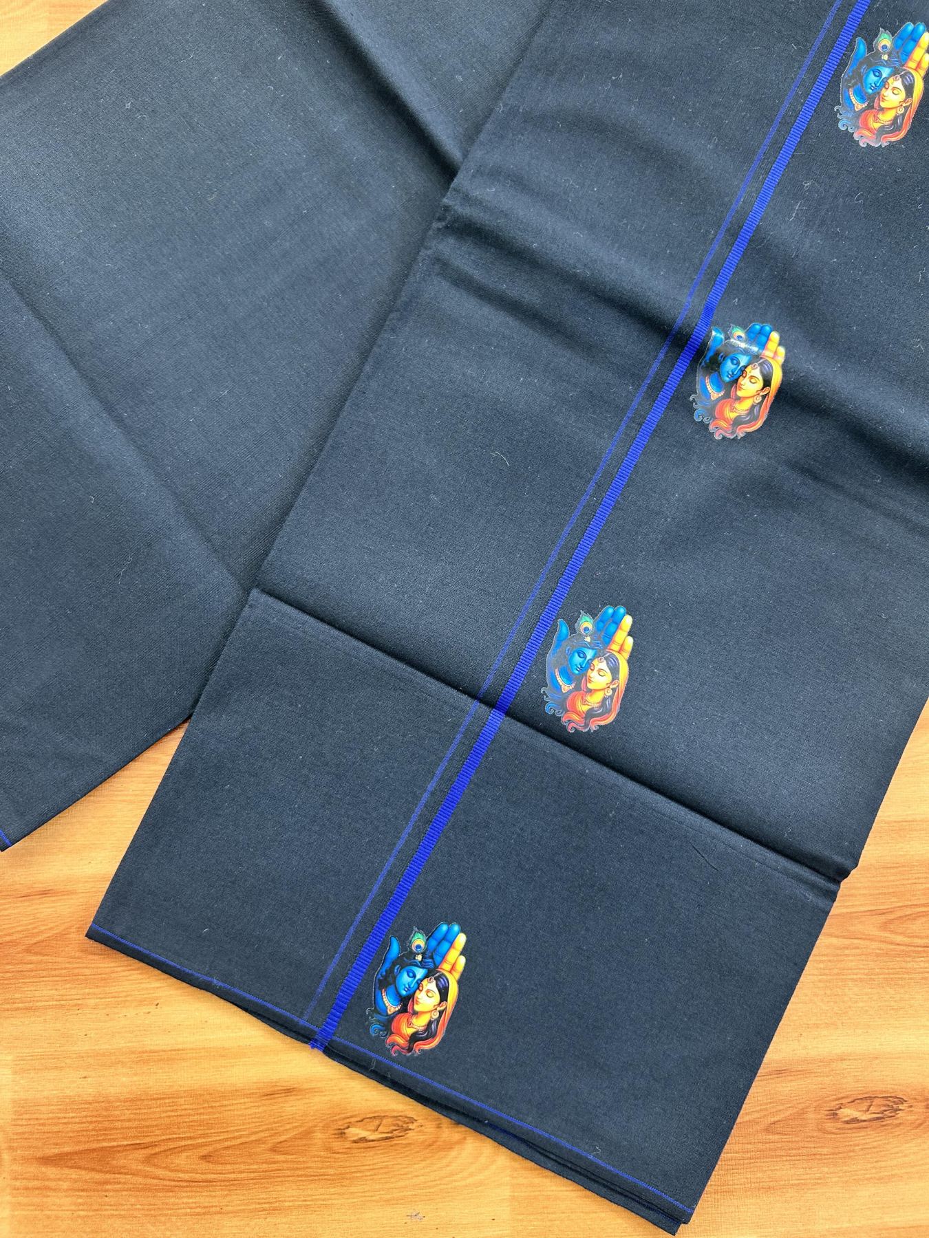 Single Kaily / Lungi- 20% Discount !! Kaitharikada - Pure Cotton - (40s) - 0.5 cm Blue Shiva Parvathy Printed Design Kara with Black colour Body (2 meter / 4 muzham) - 22 KK8062 GAN