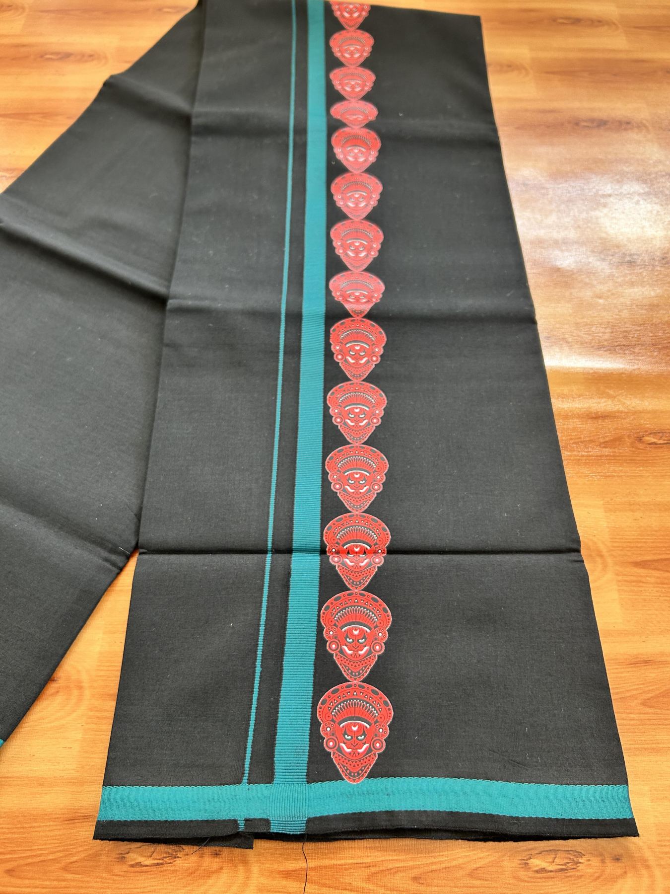 Single Kaily / Lungi- 20% Discount !! Kaitharikada - Pure Cotton - (40s) - 0.5 inch Green Theyyam Printed Design Kara with Black colour Body (2 meter / 4 muzham) - 8 KK8062 GAN