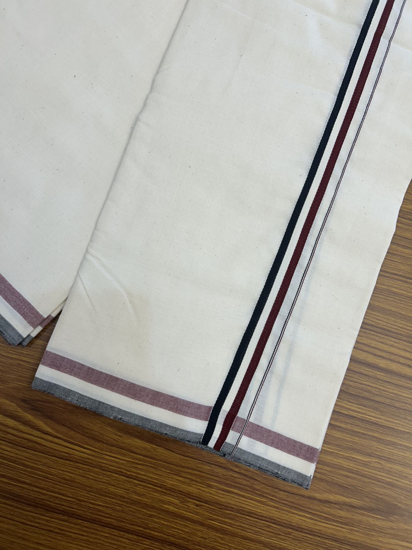 Admk Veshti - 25%Discount !! Signature Kaitharikada Exclusive Single Dhoti - 100% Cotton Balaramapuram Handloom Single Mundu/Dhoti - Off White - (Unbleached) 0.75 inch Black White & Maroon kara (2 meter / 4 muzham)- 42 KK5318 KAI
