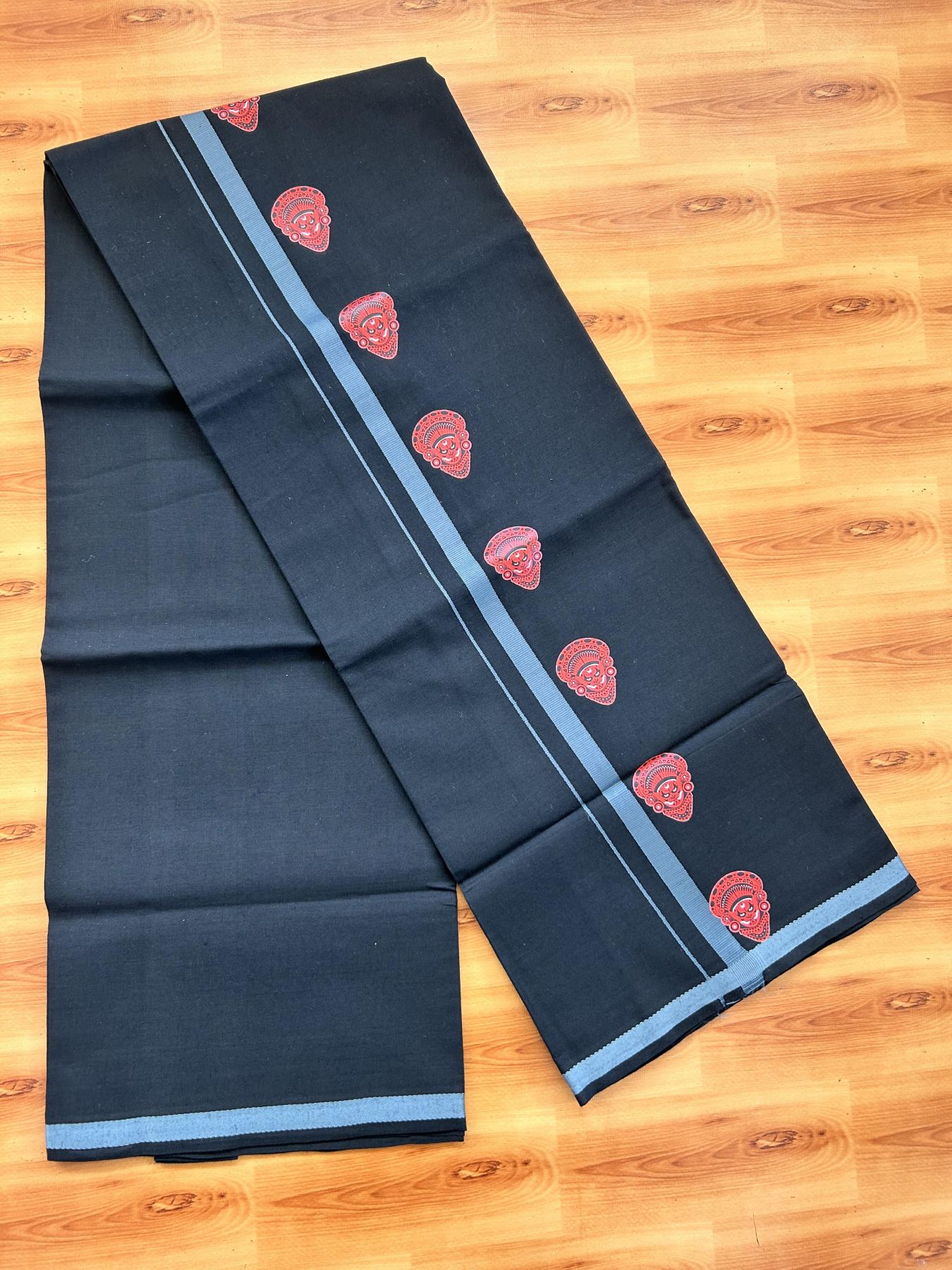 Single Kaily / Lungi- 20% Discount !! Kaitharikada - Pure Cotton - (40s) - 0.5 inch Ash Grey Theyyam Printed Design Kara with Black colour Body (2 meter / 4 muzham) - 6 KK8062 GAN