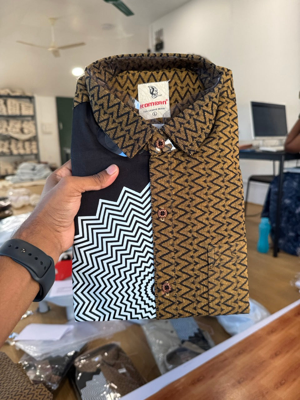 Combo Shirt Single Lungi - SIZE : L / 40 Full Sleeve - Mixed cotton - Black & Brown Black Pattern Shirt with 3 inch Green Kara & Printed Lungi - 15 KK7053 KUT