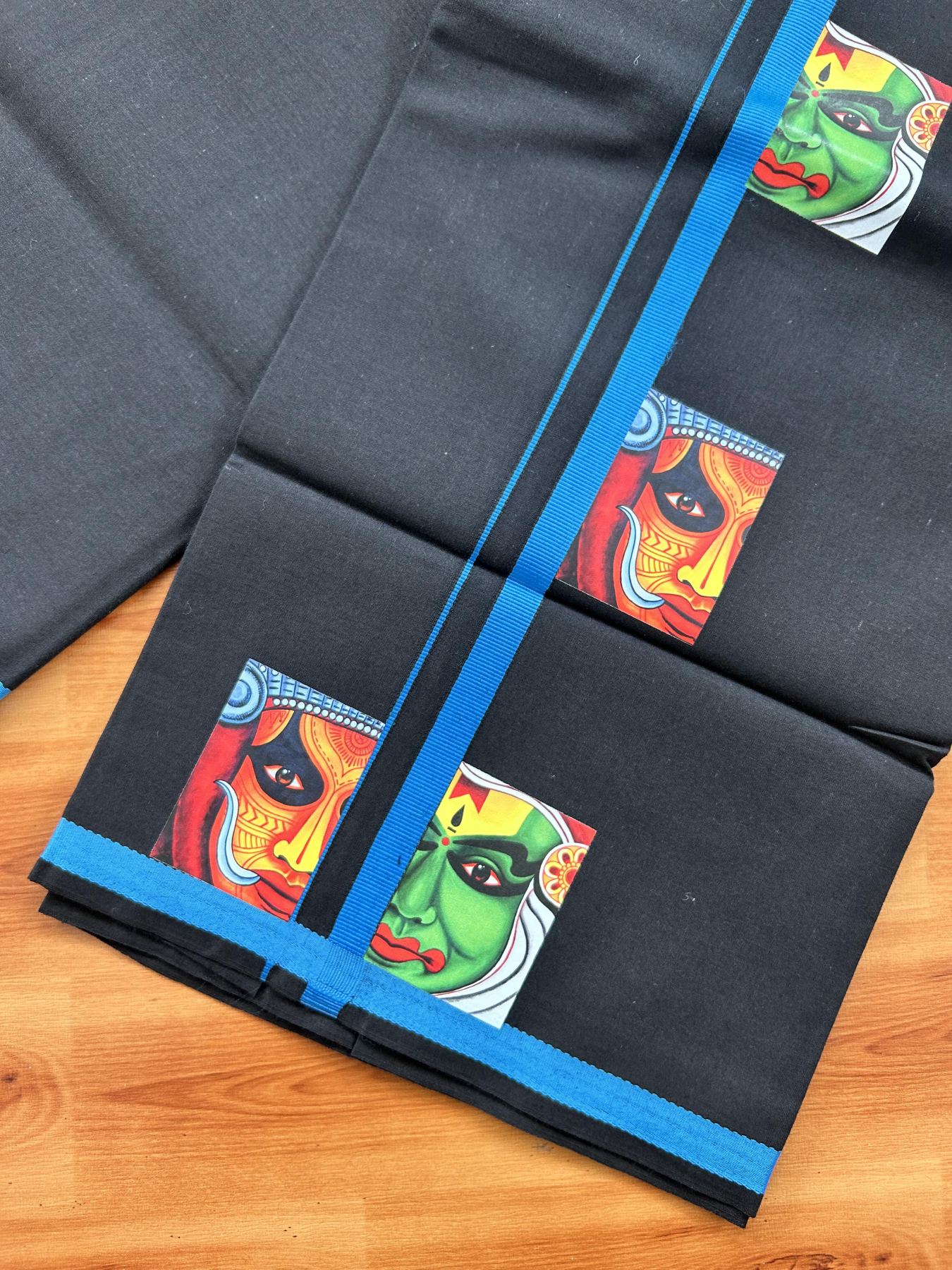 Single Kaily / Lungi- 20% Discount !! Kaitharikada - Pure Cotton - (40s) - 0.5 inch Light Blue Theyyam & Kathakali Printed Design Kara with Black colour Body (2 meter / 4 muzham) - 1 KK8062 GAN