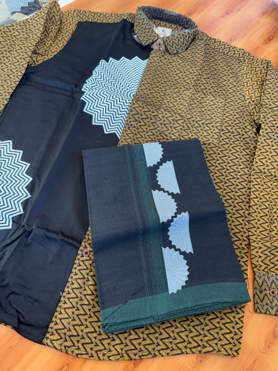 Combo Shirt Single Lungi - SIZE : L / 40 Full Sleeve - Mixed cotton - Black & Brown Black Pattern Shirt with 3 inch Green Kara & Printed Lungi - 15 KK7053 KUT
