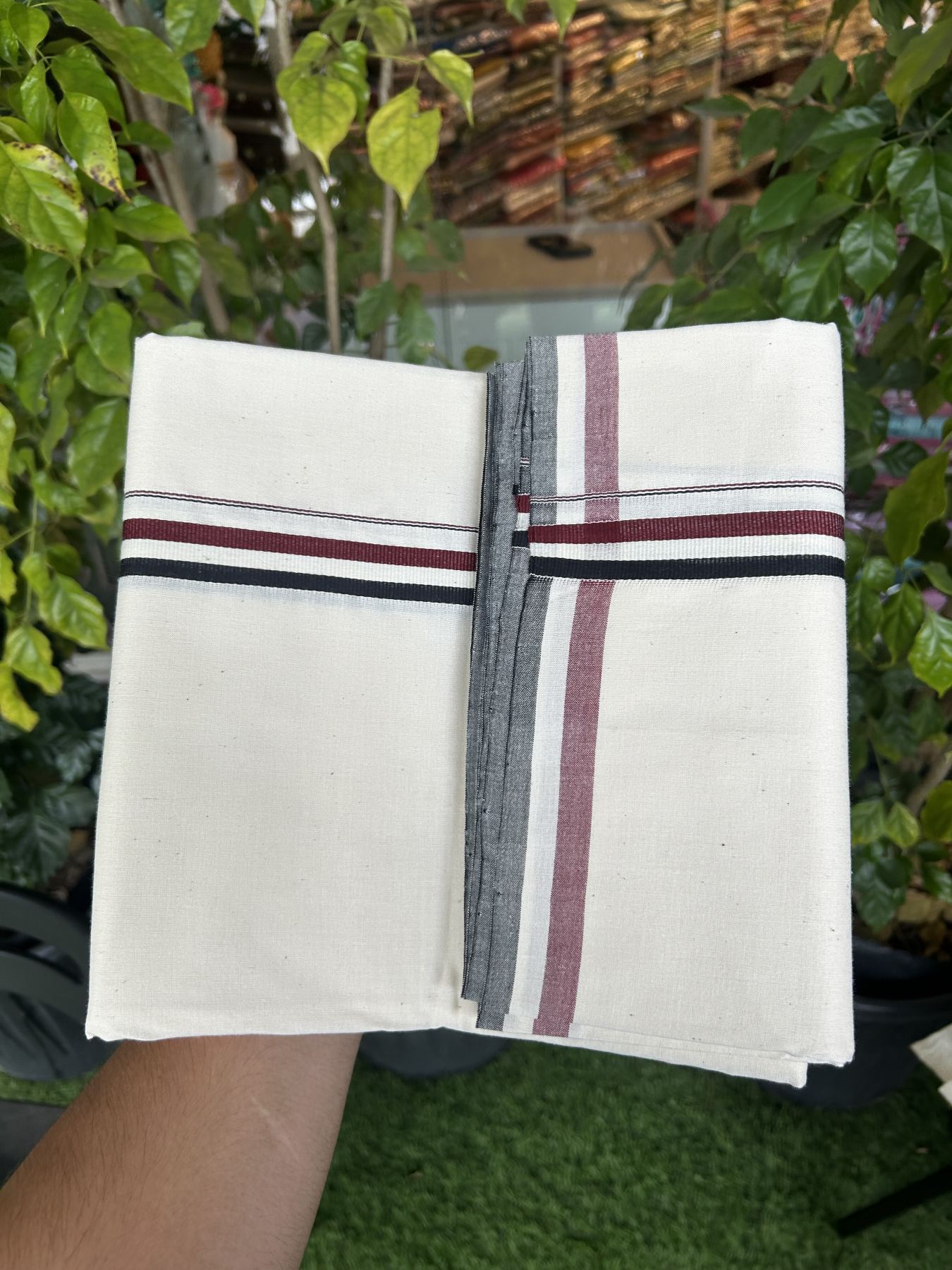 Admk Veshti - 25%Discount !! Signature Kaitharikada Exclusive Single Dhoti - 100% Cotton Balaramapuram Handloom Single Mundu/Dhoti - Off White - (Unbleached) 0.75 inch Black White & Maroon kara (2 meter / 4 muzham)- 42 KK5318 KAI