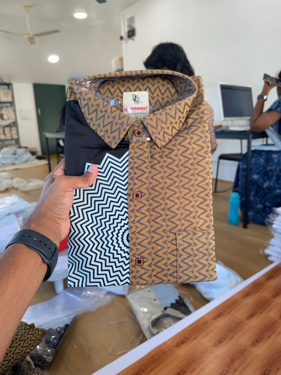 Combo Shirt Single Lungi - SIZE : L / 40 Full Sleeve - Mixed cotton - Black & Brown Ash Pattern Shirt with 3 inch Violet Kara & Printed Lungi - 16 KK7053 KUT