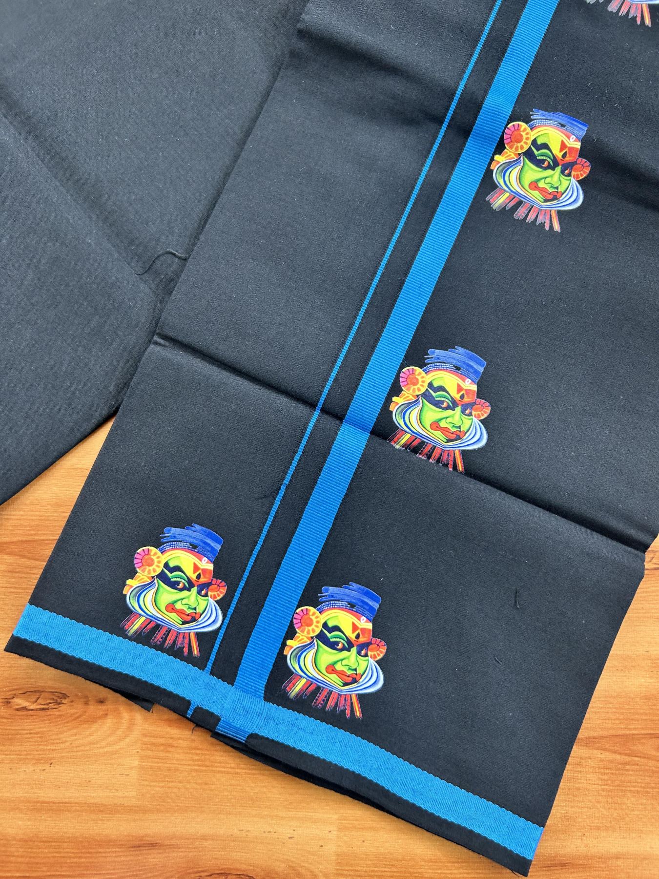 Single Kaily / Lungi- 20% Discount !! Kaitharikada - Pure Cotton - (40s) - 0.5 inch Light Blue Kathakali Printed Design Kara with Black colour Body (2 meter / 4 muzham) - 18 KK8062 GAN