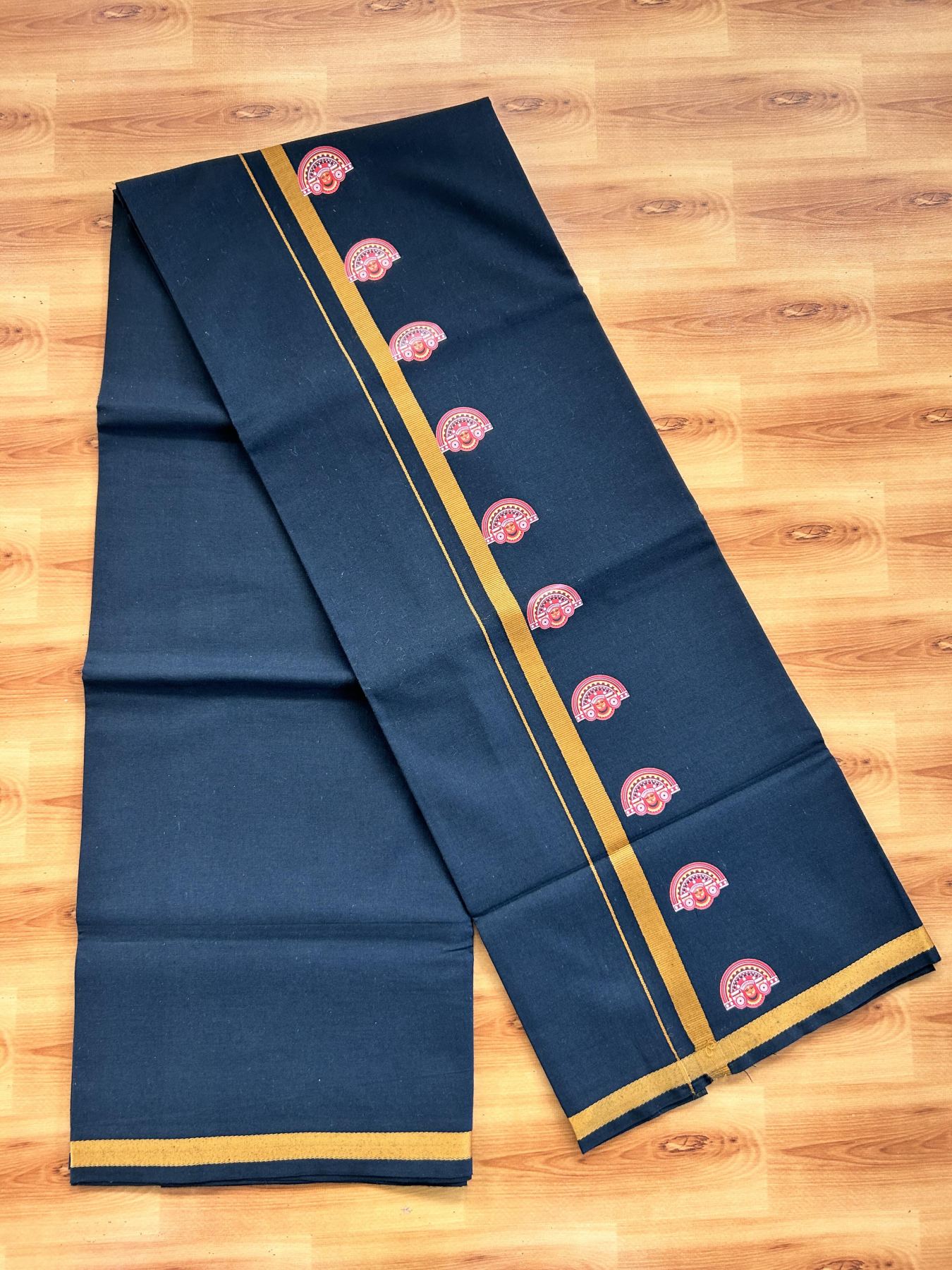 Single Kaily / Lungi- 20% Discount !! Kaitharikada - Pure Cotton - (40s) - 0.5 inch Brown Theyyam Printed Design Kara with Black colour Body (2 meter / 4 muzham) - 15 KK8062 GAN